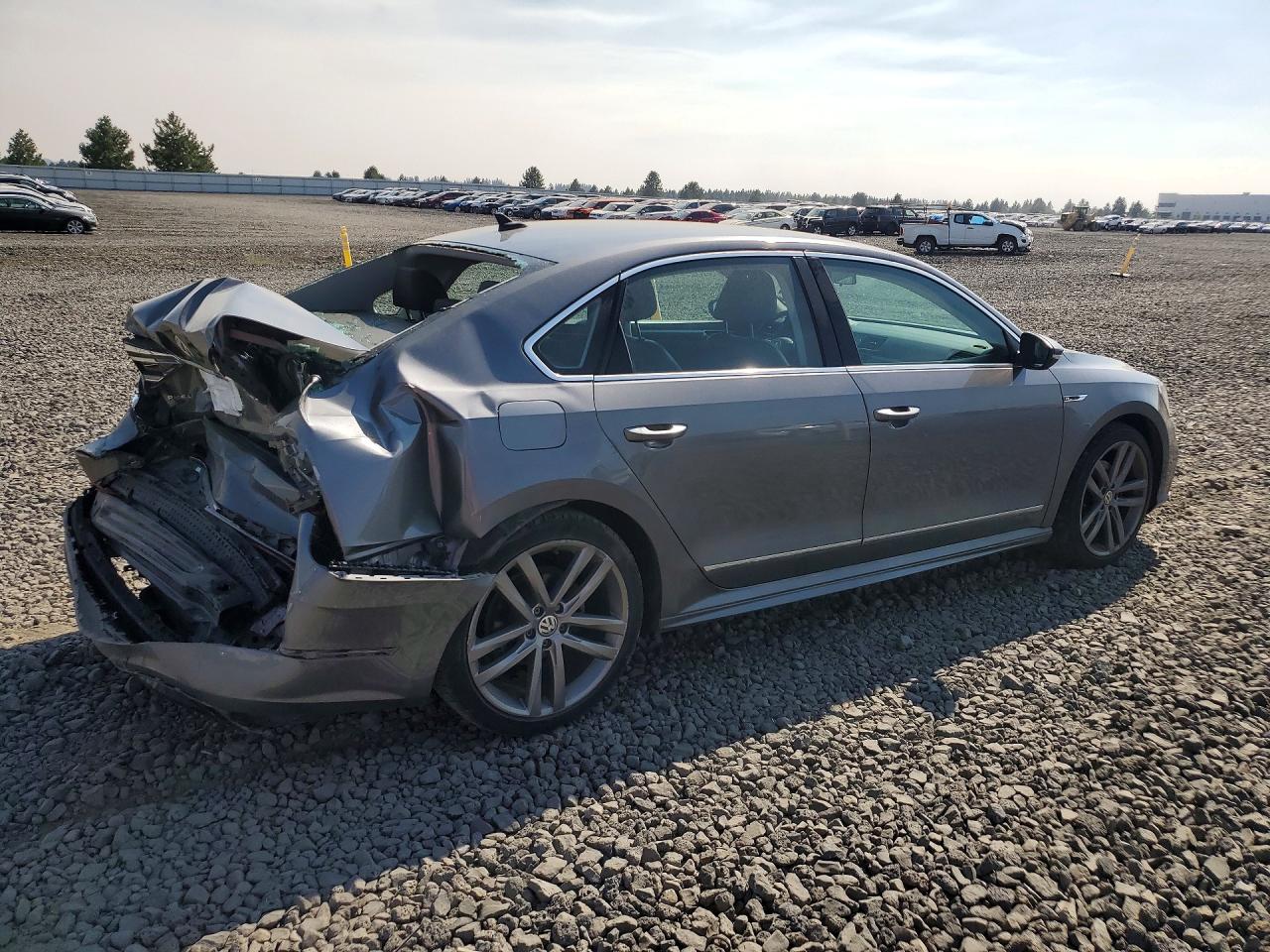 2017 VOLKSWAGEN PASSAT R-LINE — снимка 3