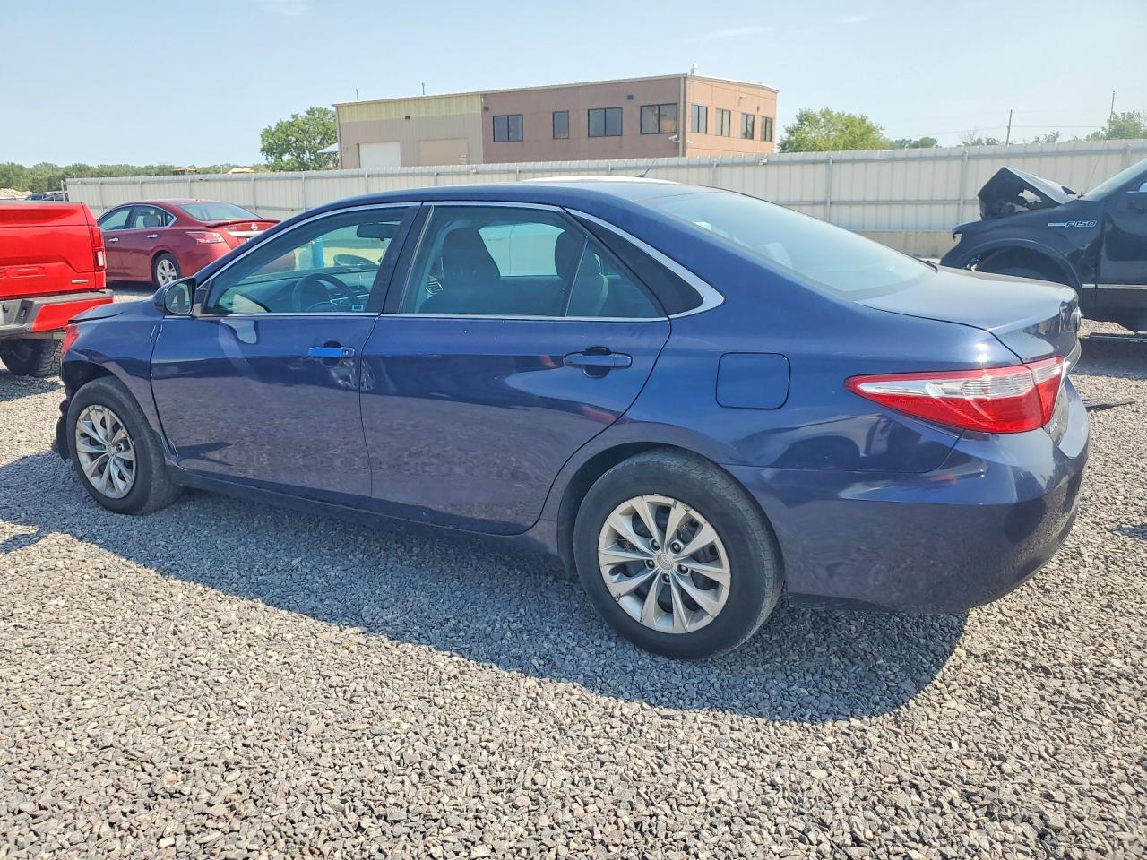 2017 TOYOTA CAMRY LE — снимка 2
