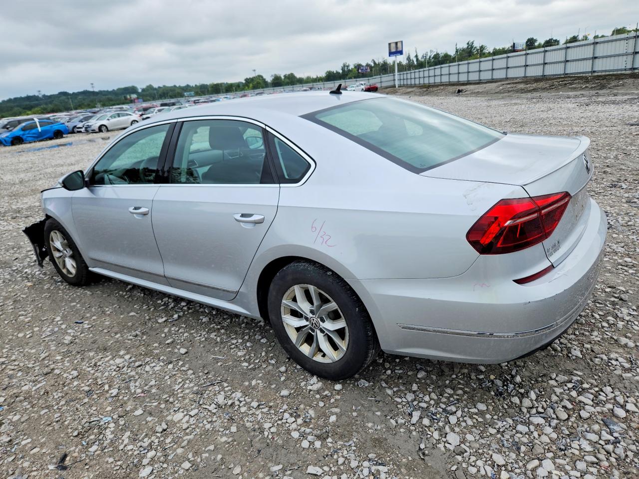 2017 VOLKSWAGEN PASSAT S — снимка 2