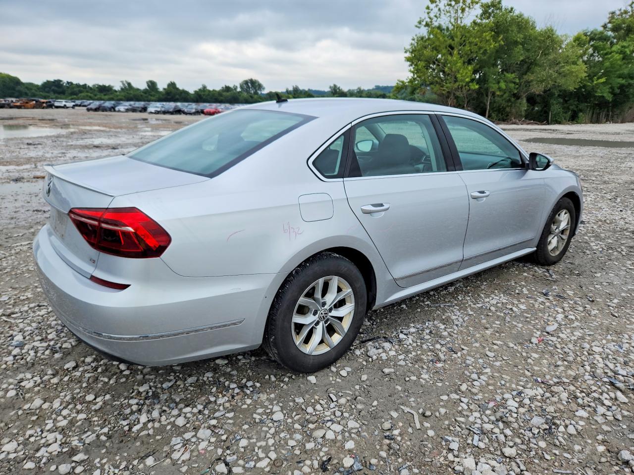 2017 VOLKSWAGEN PASSAT S — снимка 3