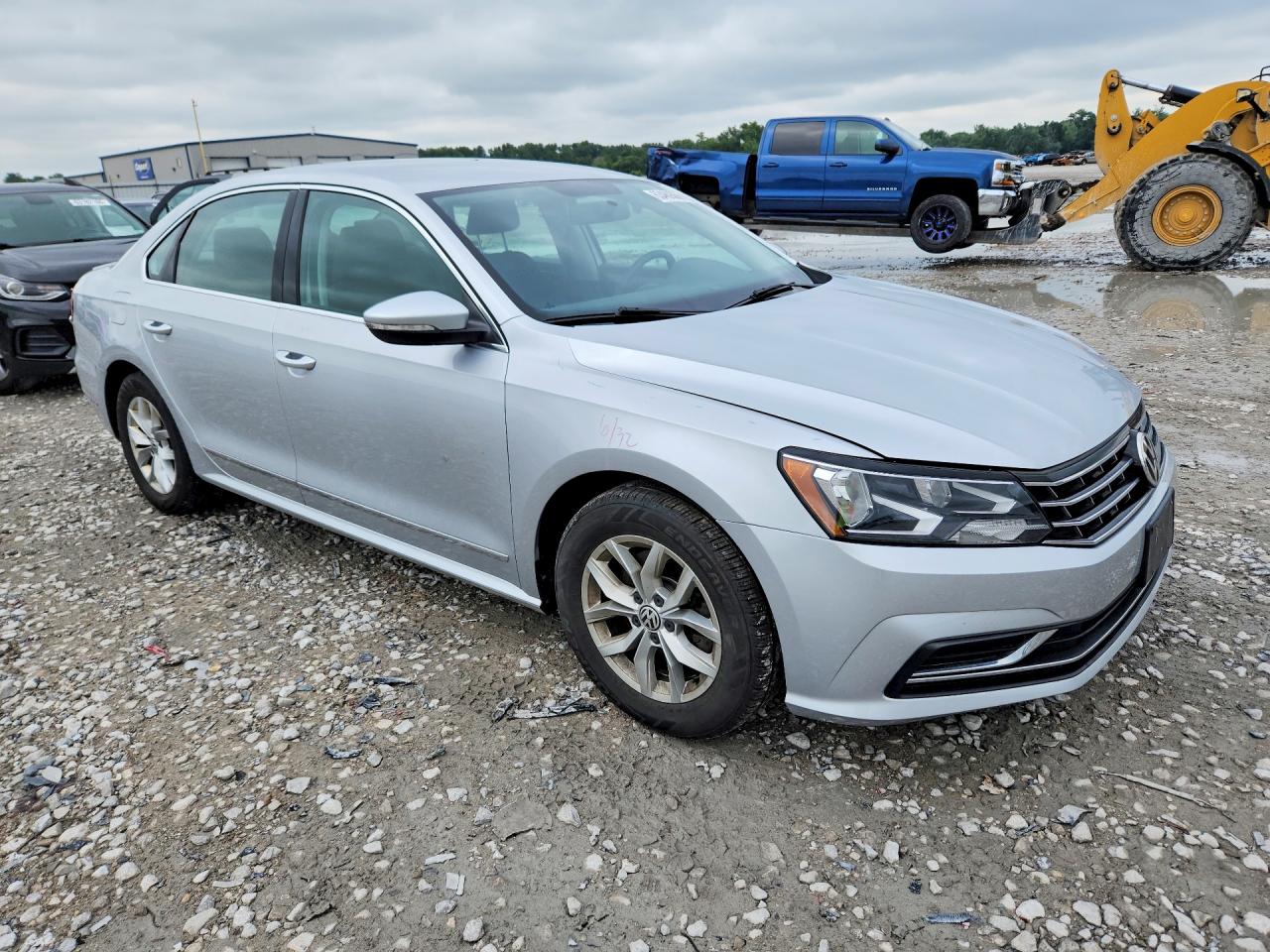2017 VOLKSWAGEN PASSAT S — снимка 4