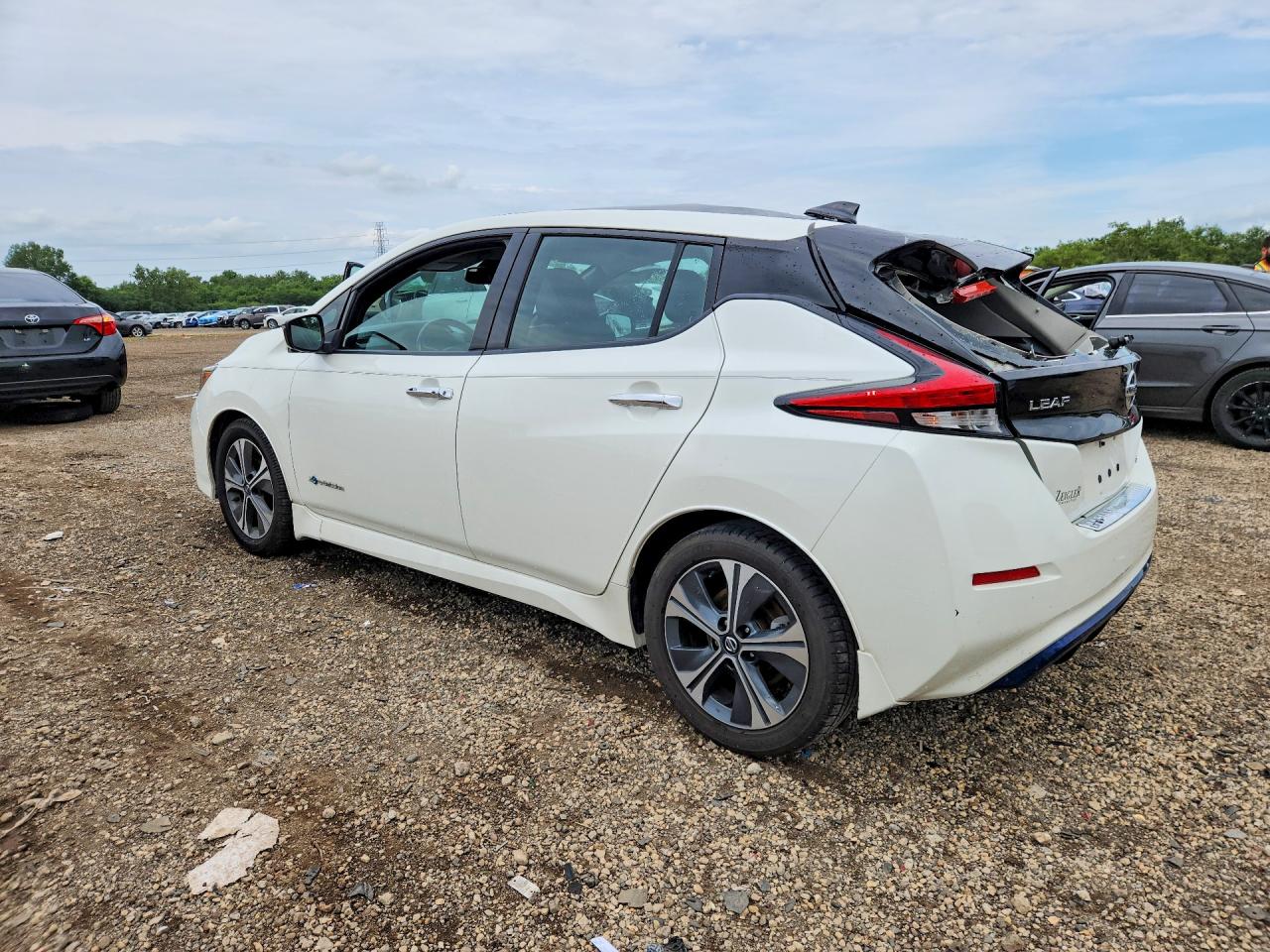 2019 NISSAN LEAF SL — снимка 2