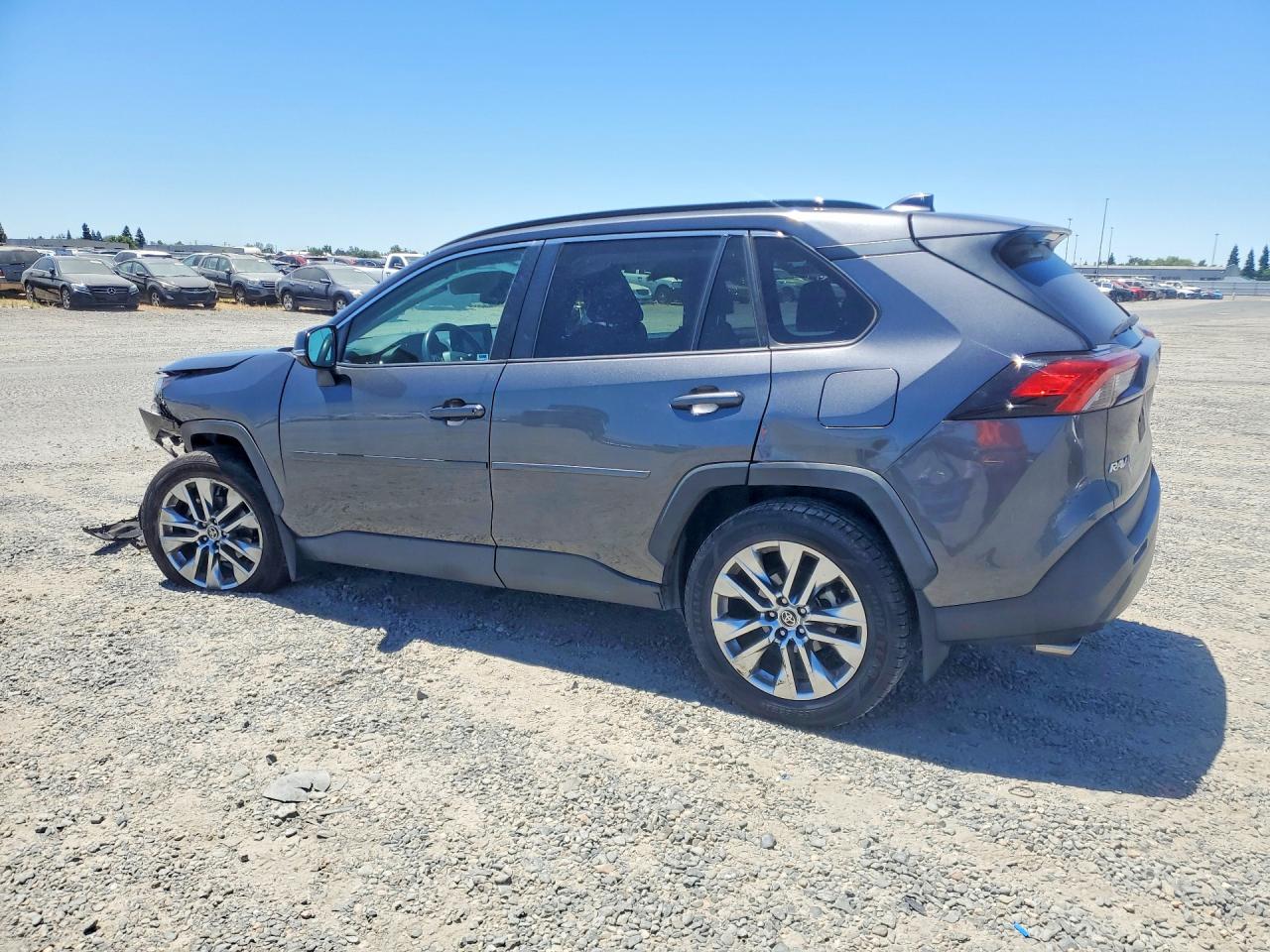 2022 TOYOTA RAV4 XLE PREMIUM — снимка 2