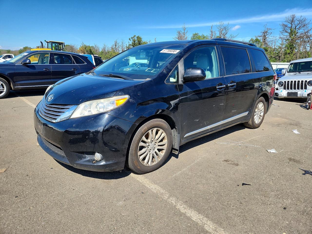 2017 TOYOTA SIENNA XLE 8-PASSENGER