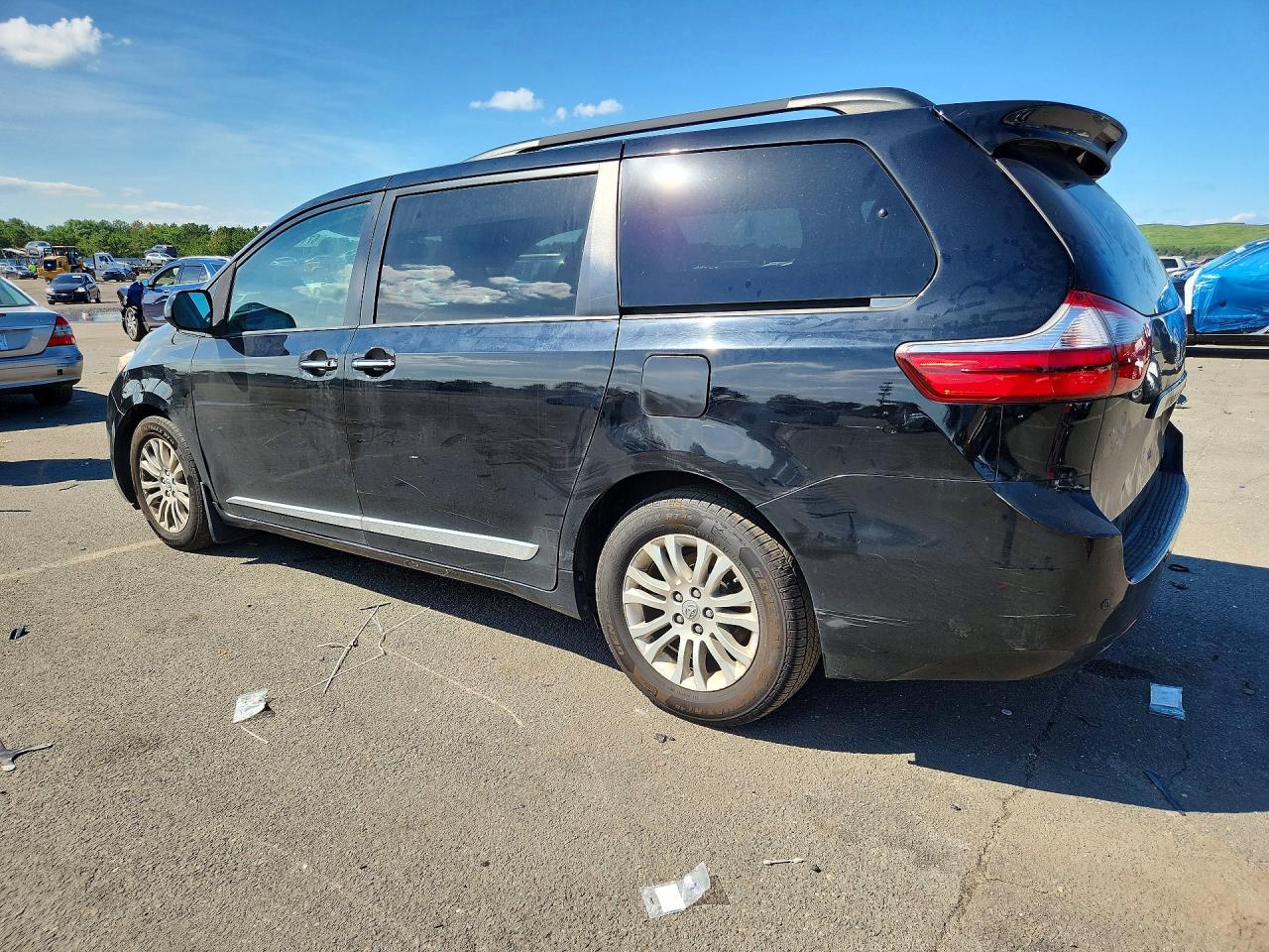2017 TOYOTA SIENNA XLE 8-PASSENGER — снимка 2