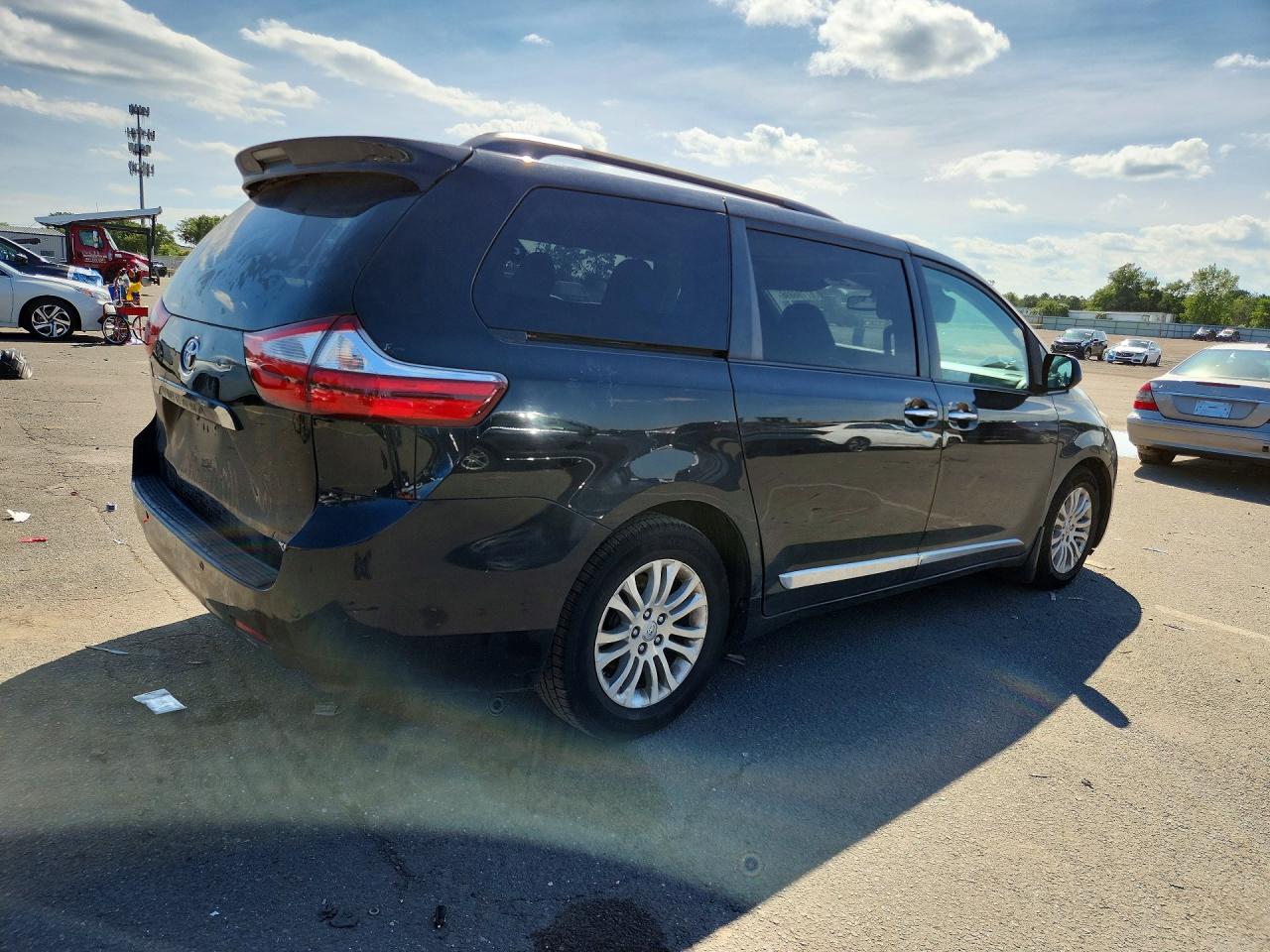 2017 TOYOTA SIENNA XLE 8-PASSENGER — снимка 3