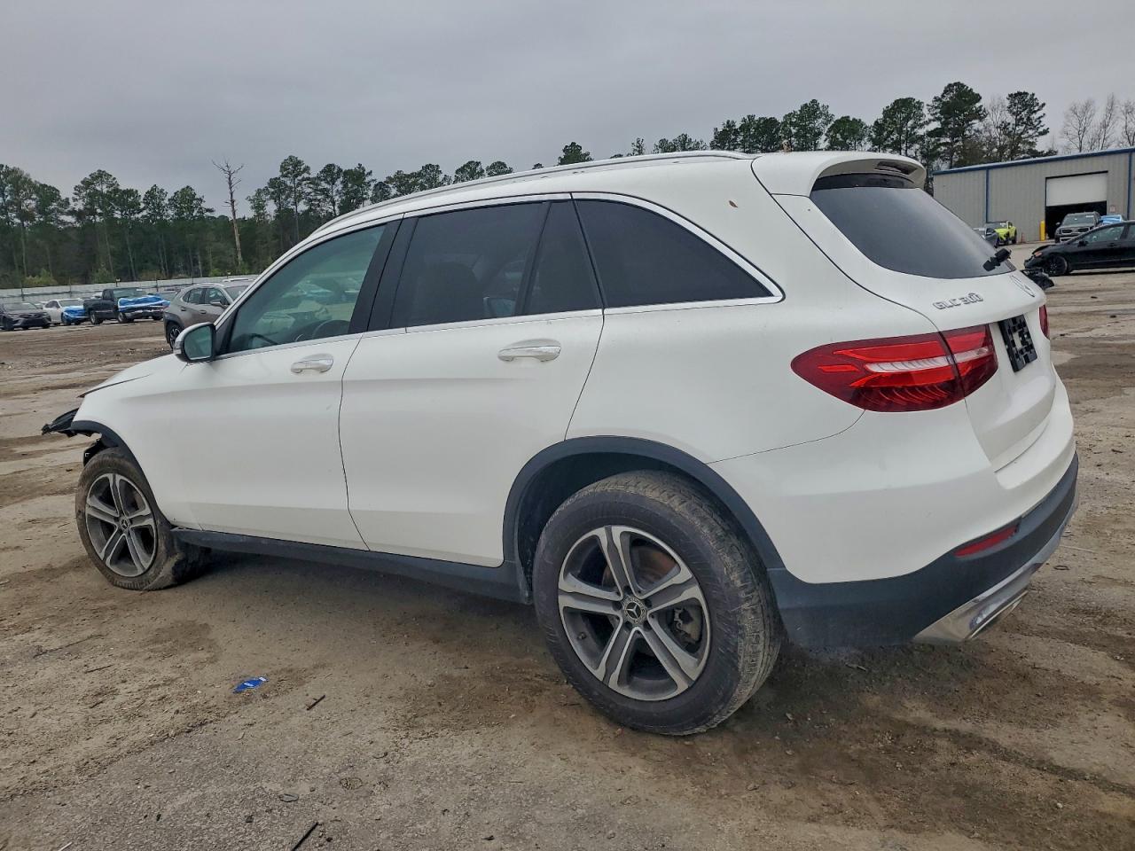 2019 MERCEDES-BENZ GLC 300 4MATIC — снимка 2