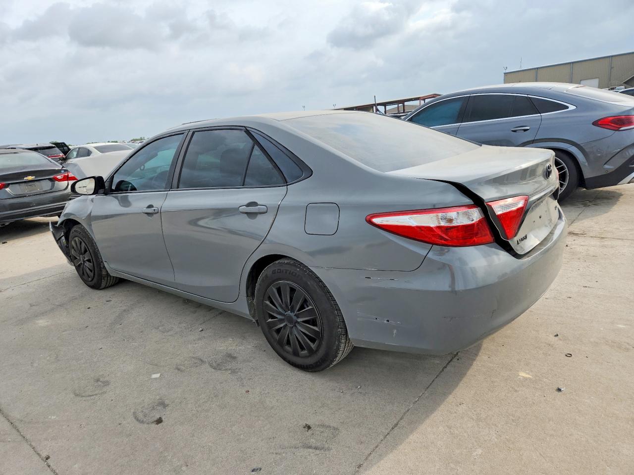 2015 TOYOTA CAMRY LE — снимка 2