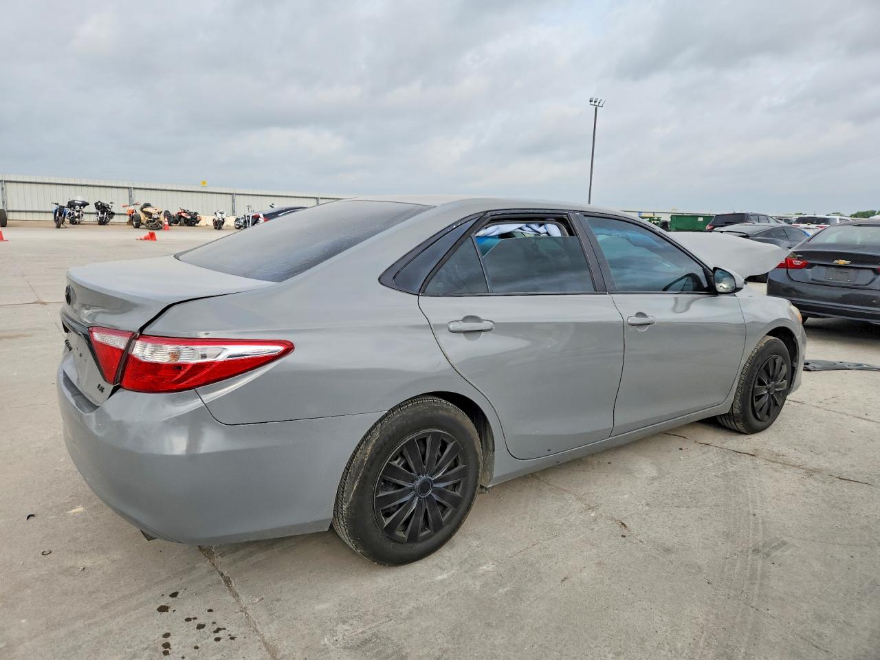 2015 TOYOTA CAMRY LE — снимка 3
