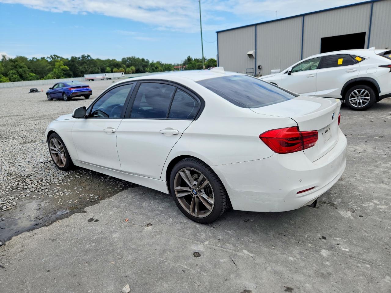 2016 BMW 320 I — снимка 2