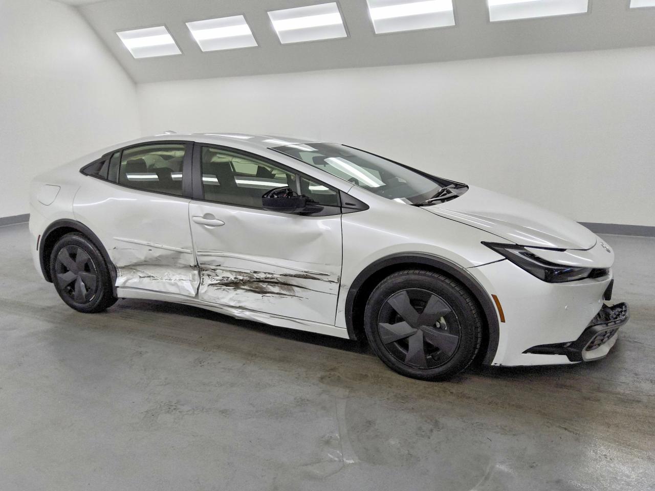 2025 TOYOTA PRIUS PLUG-IN HYBRID SE — снимка 4