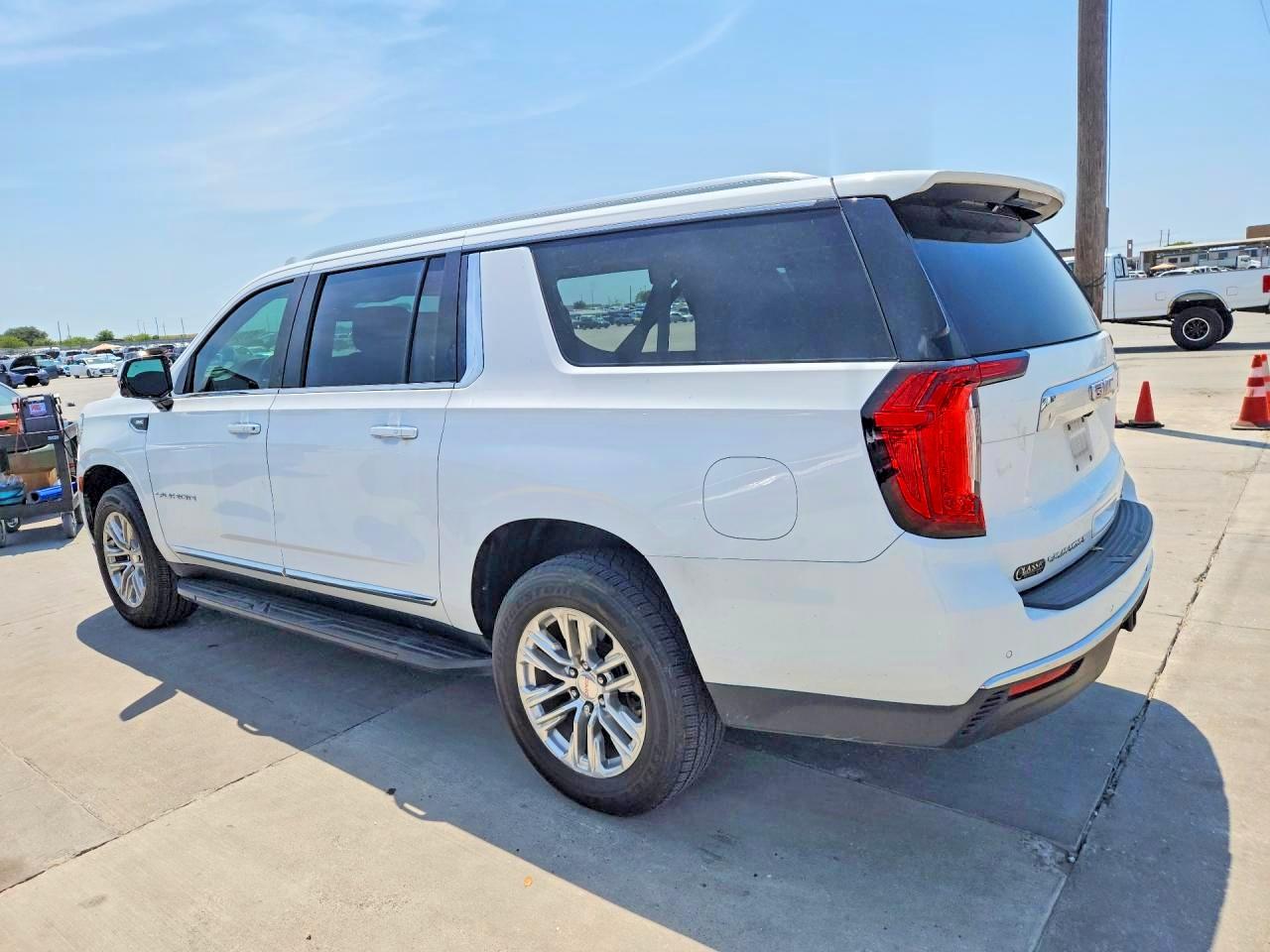 2021 GMC YUKON XL C1500 SLT — снимка 2