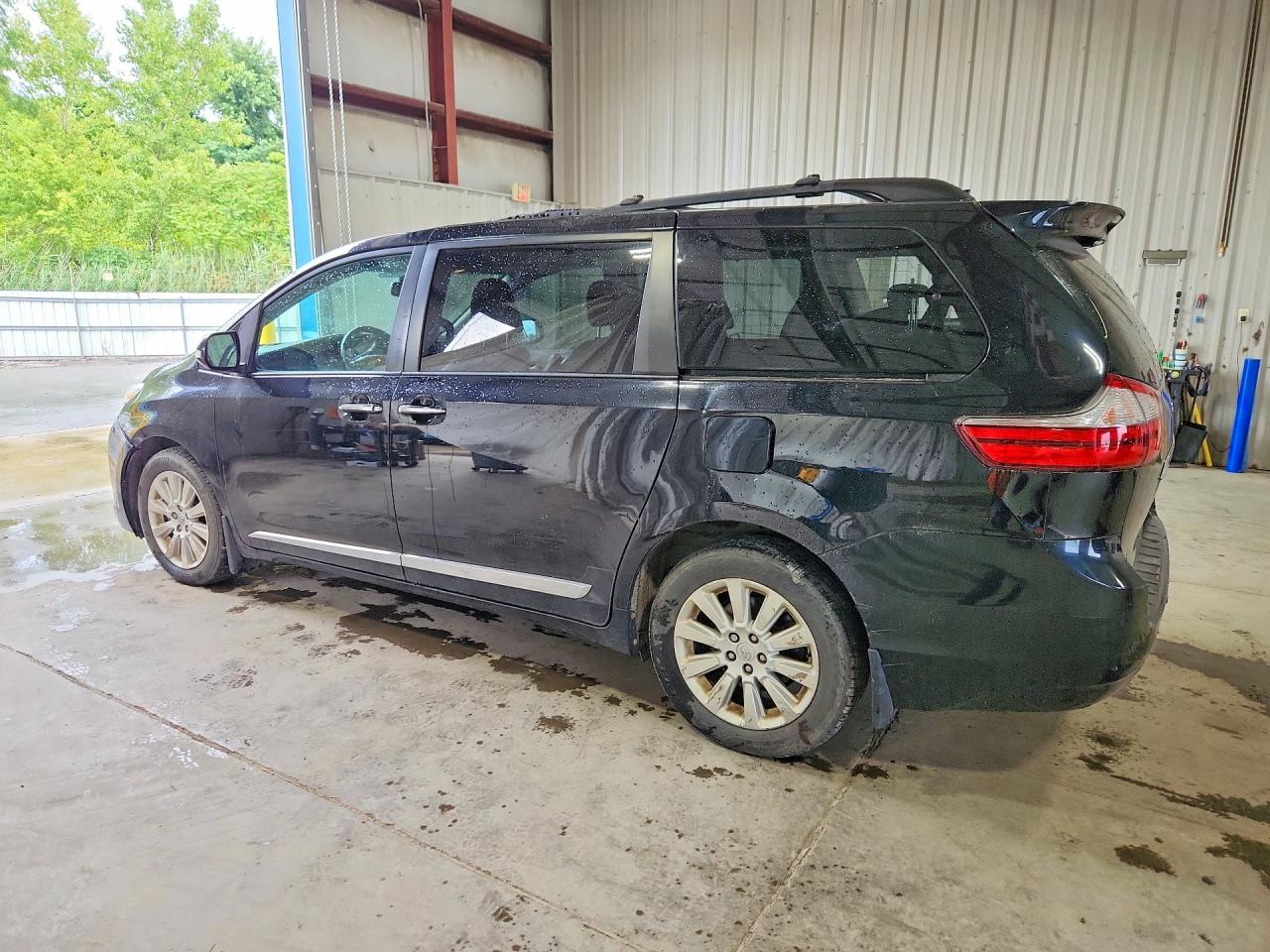 2015 TOYOTA SIENNA LIMITED PREMIUM 7-PASSENGER — снимка 2