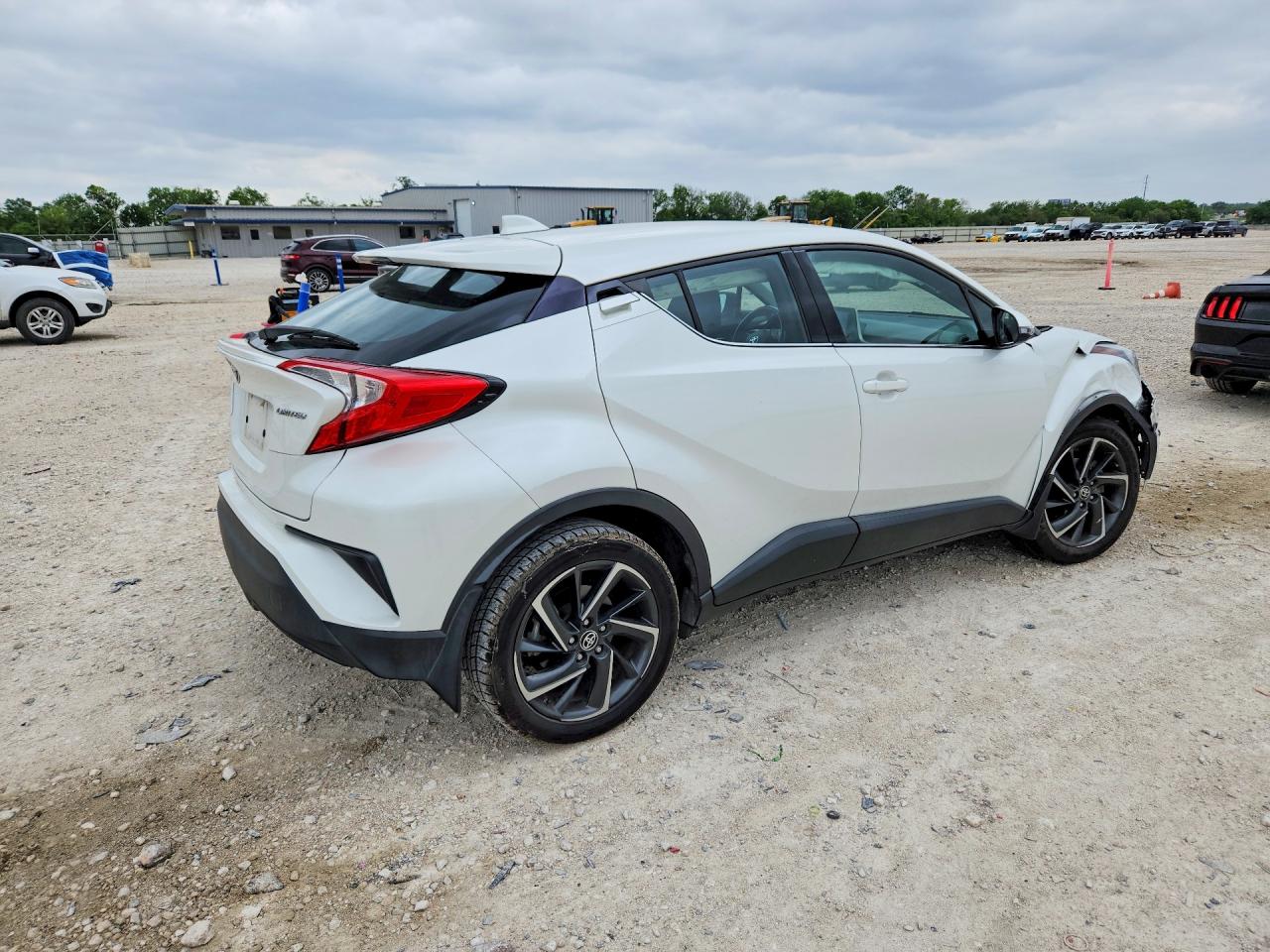 2021 TOYOTA C-HR LIMITED — снимка 3