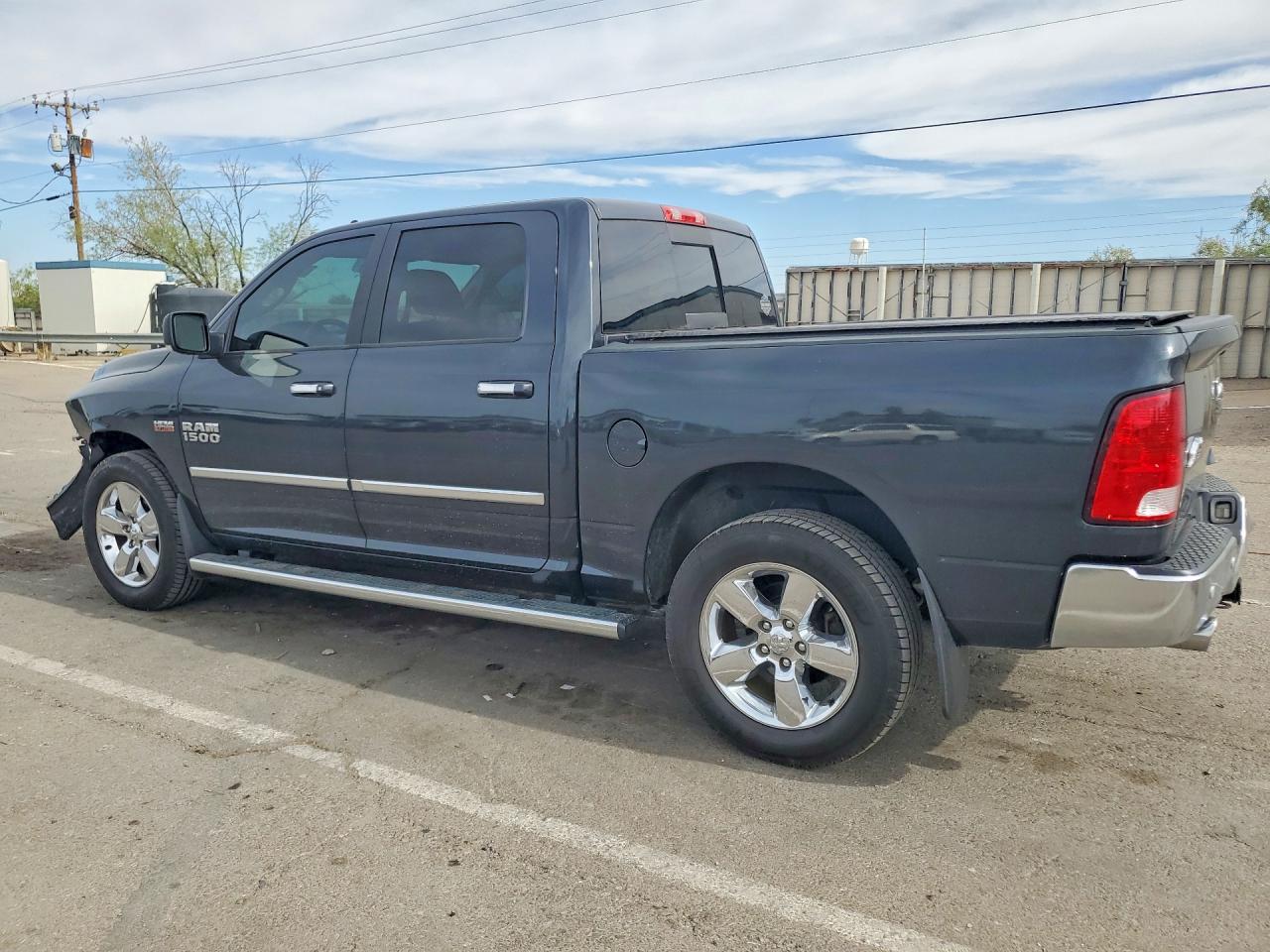2017 RAM 1500 SLT — снимка 2