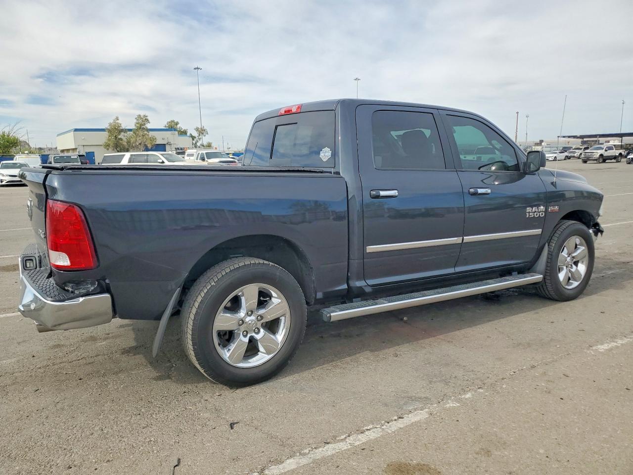 2017 RAM 1500 SLT — снимка 3