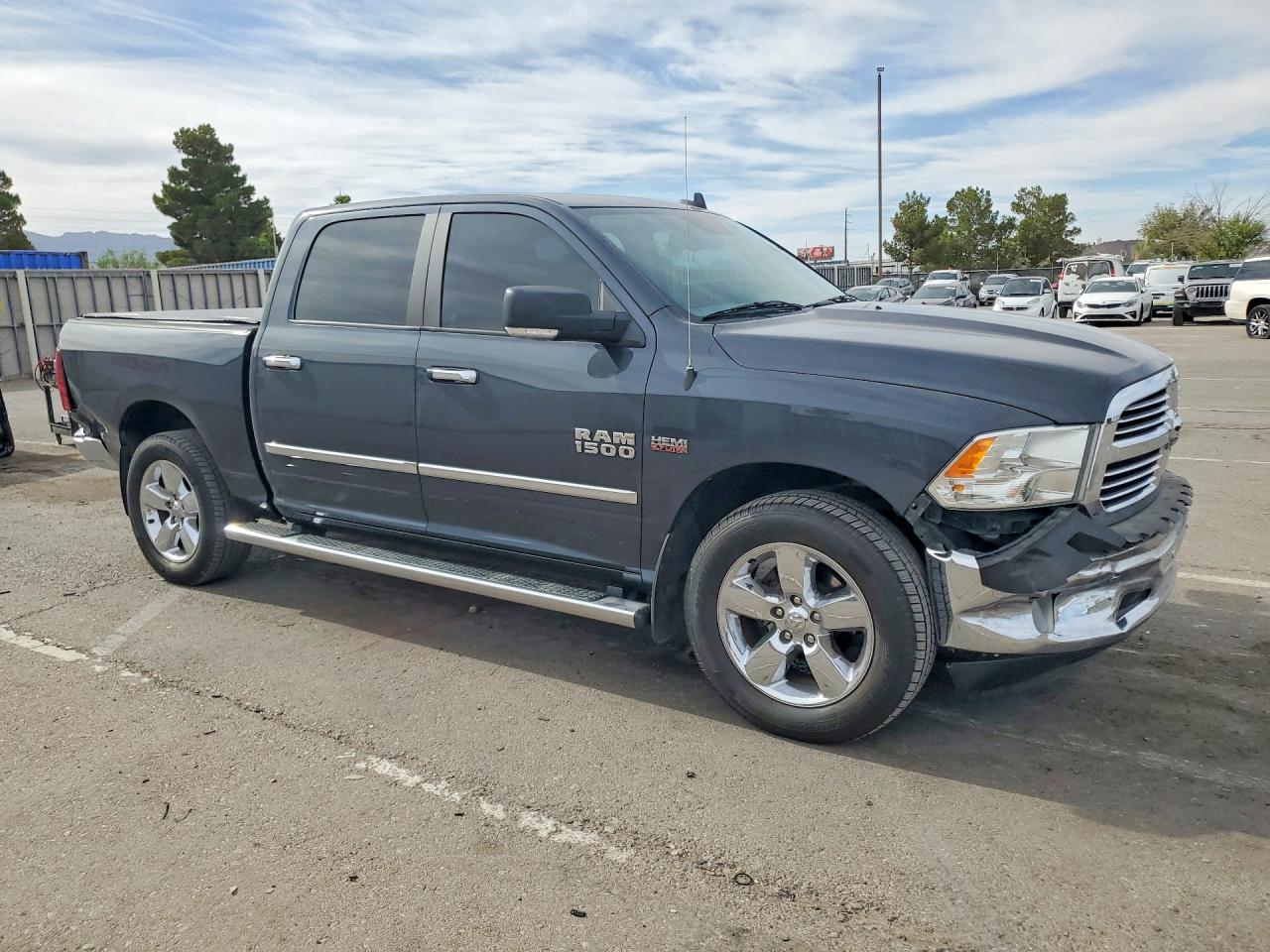 2017 RAM 1500 SLT — снимка 4