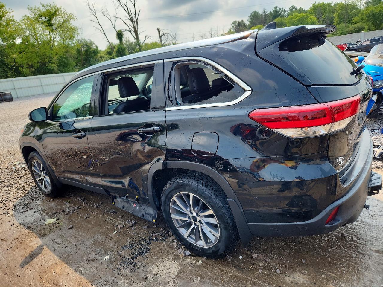 2019 TOYOTA HIGHLANDER XLE — снимка 2