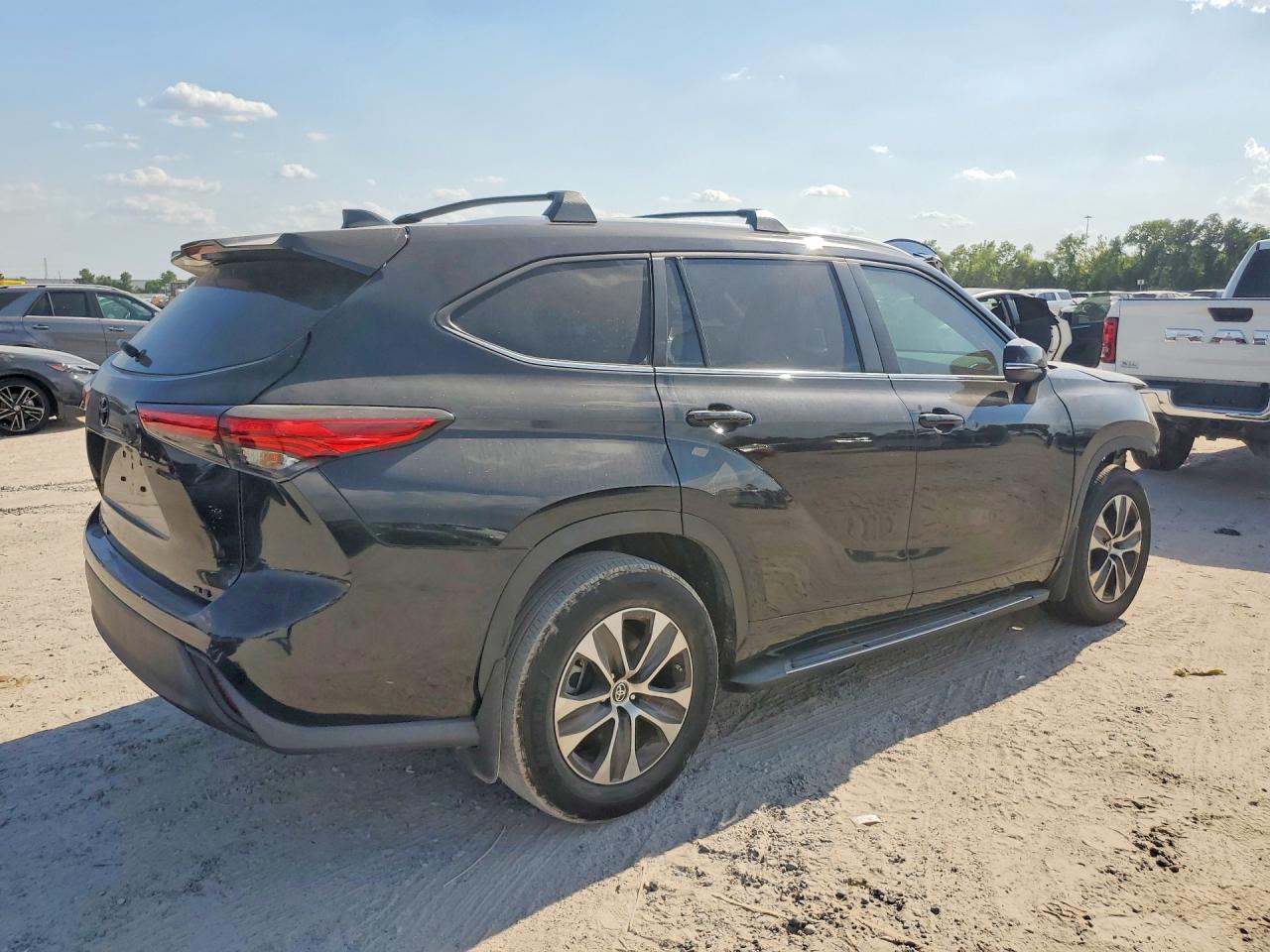 2023 TOYOTA HIGHLANDER XLE — снимка 3