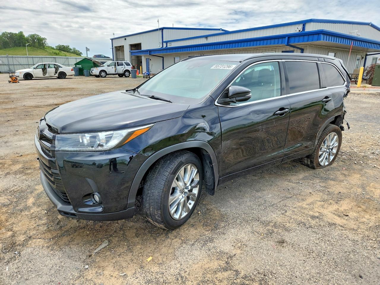 2017 TOYOTA HIGHLANDER SE