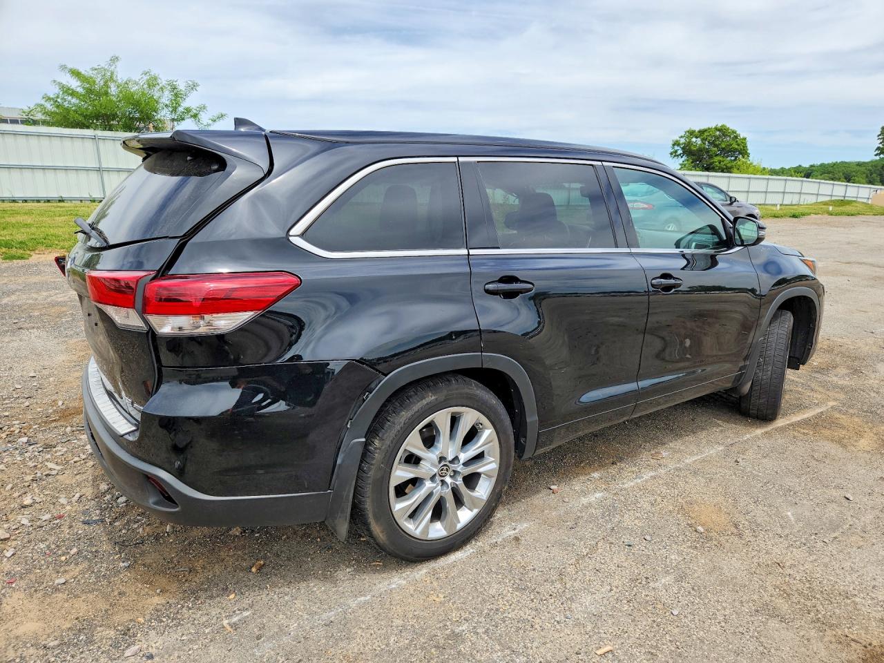 2017 TOYOTA HIGHLANDER SE — снимка 3