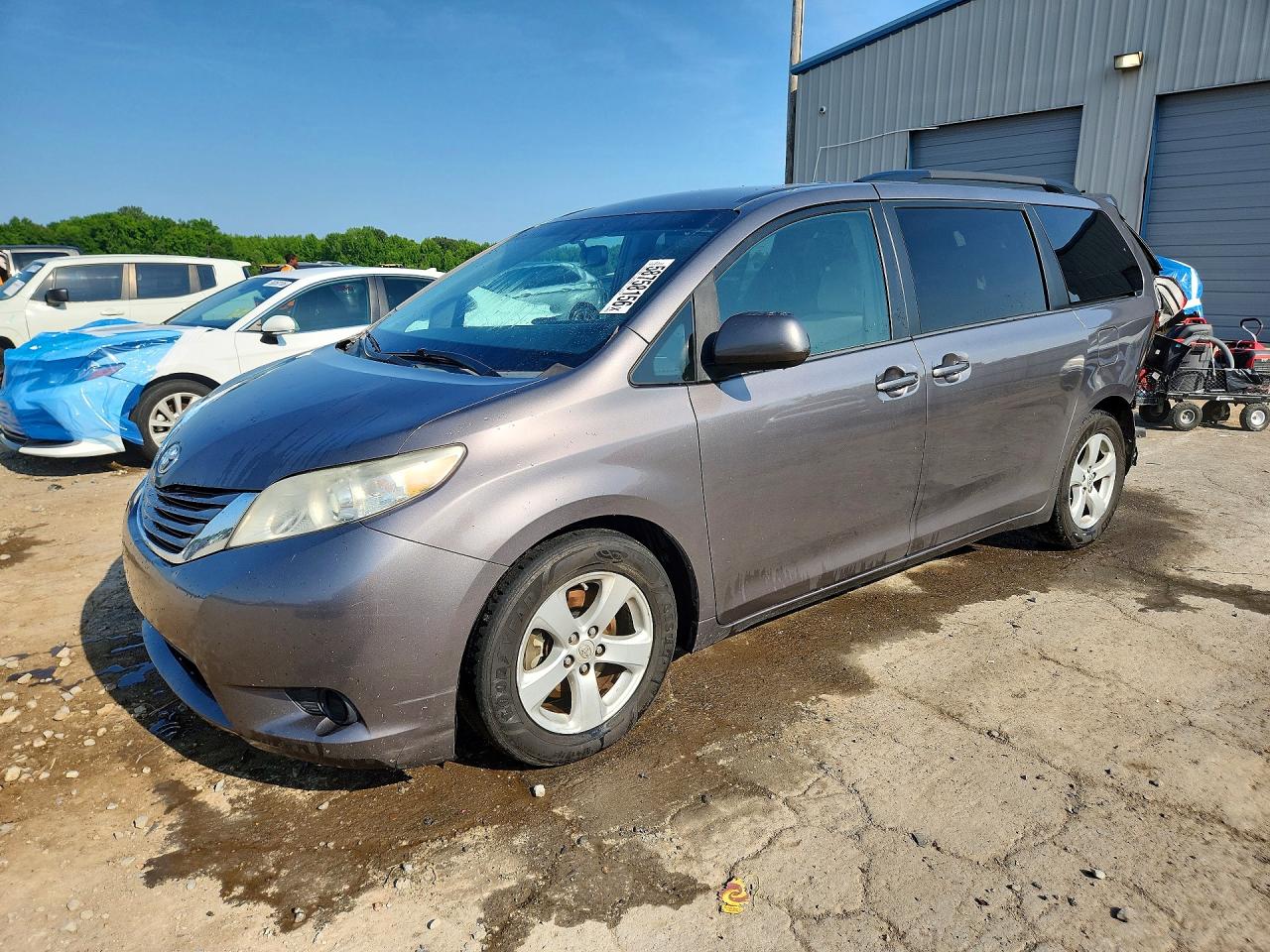 2015 TOYOTA SIENNA LE