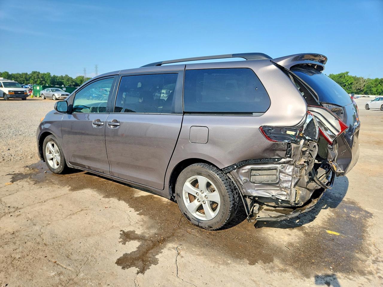 2015 TOYOTA SIENNA LE — снимка 2