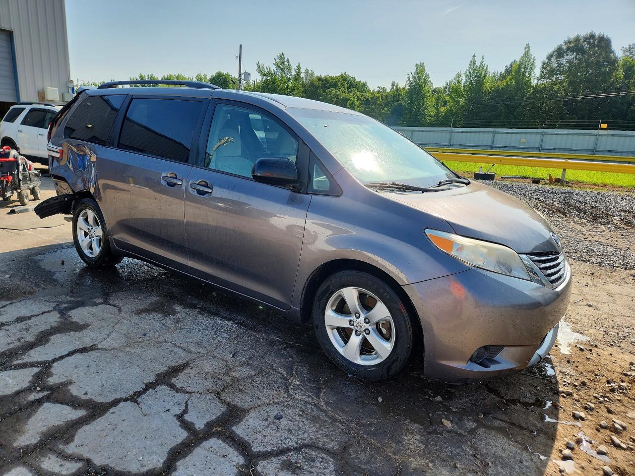 2015 TOYOTA SIENNA LE — снимка 4
