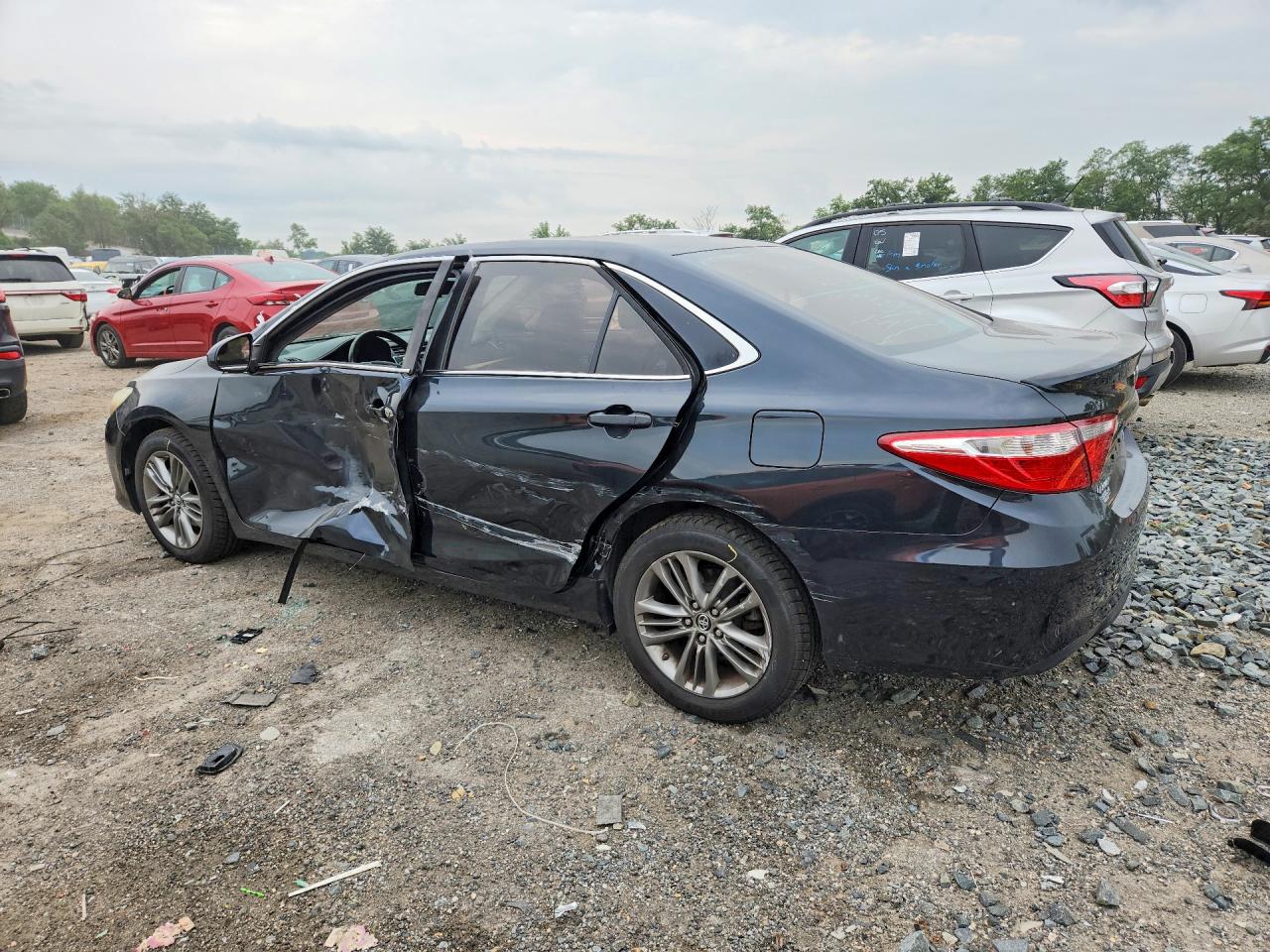 2015 TOYOTA CAMRY SE — снимка 2