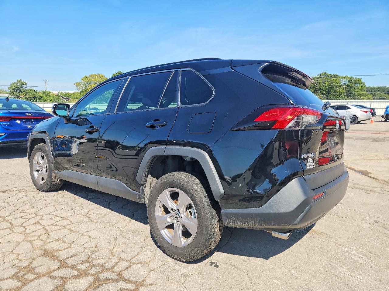 2023 TOYOTA RAV4 XLE — снимка 2