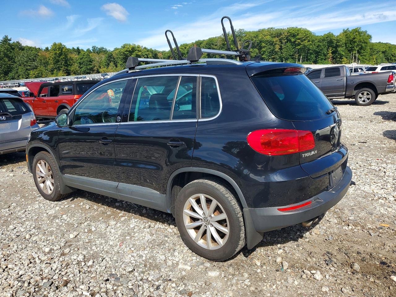 2017 VOLKSWAGEN TIGUAN WOLFSBURG — photo 2