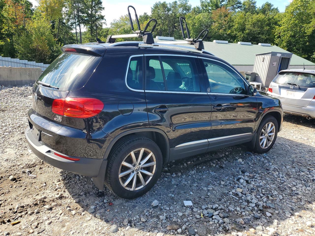2017 VOLKSWAGEN TIGUAN WOLFSBURG — photo 3
