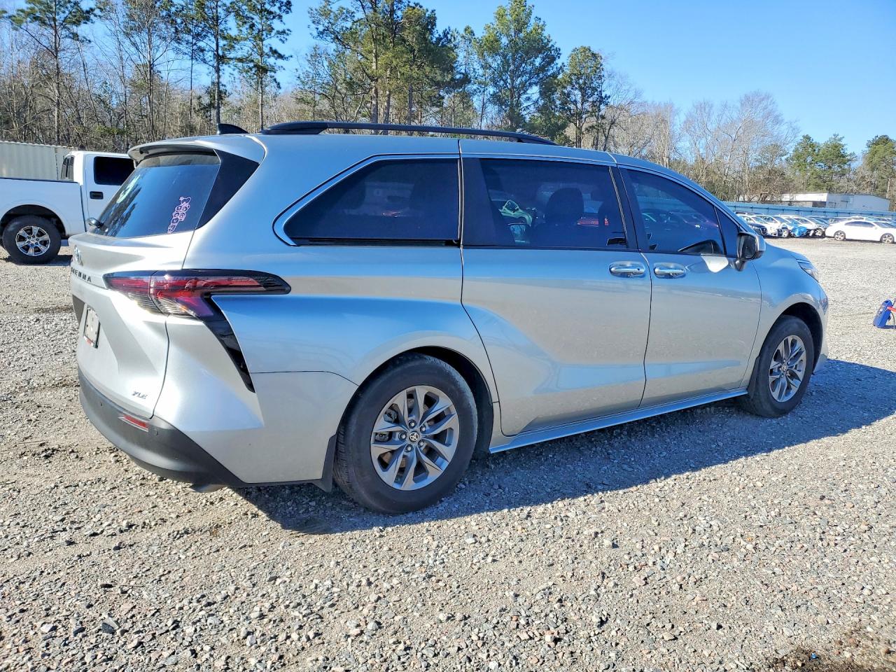 2025 TOYOTA SIENNA XLE — снимка 3