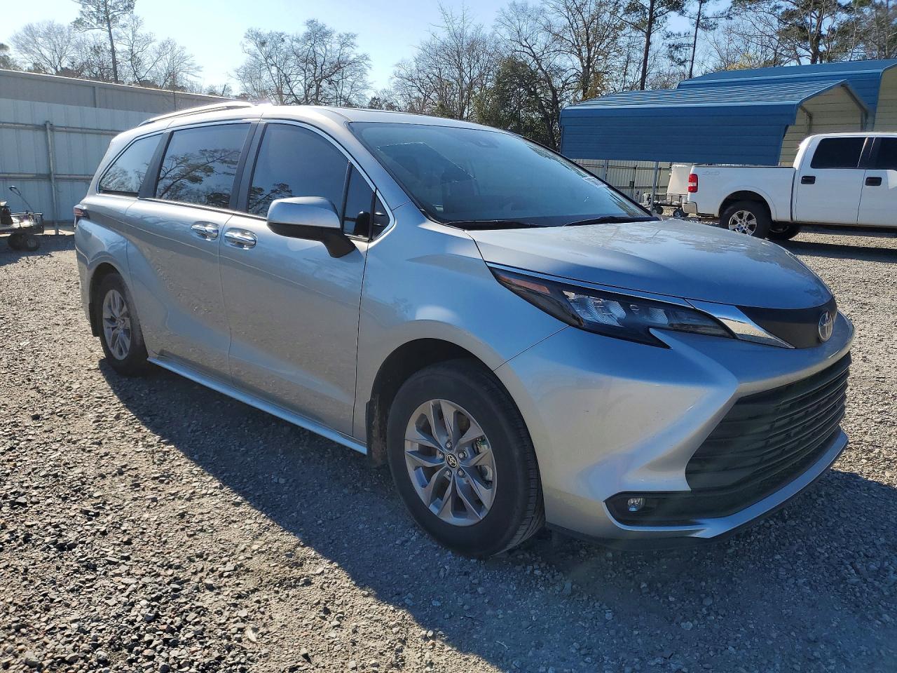 2025 TOYOTA SIENNA XLE — снимка 4