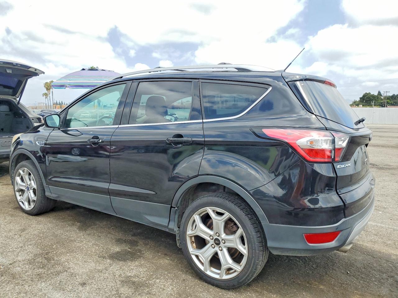 2017 FORD ESCAPE TITANIUM — снимка 2