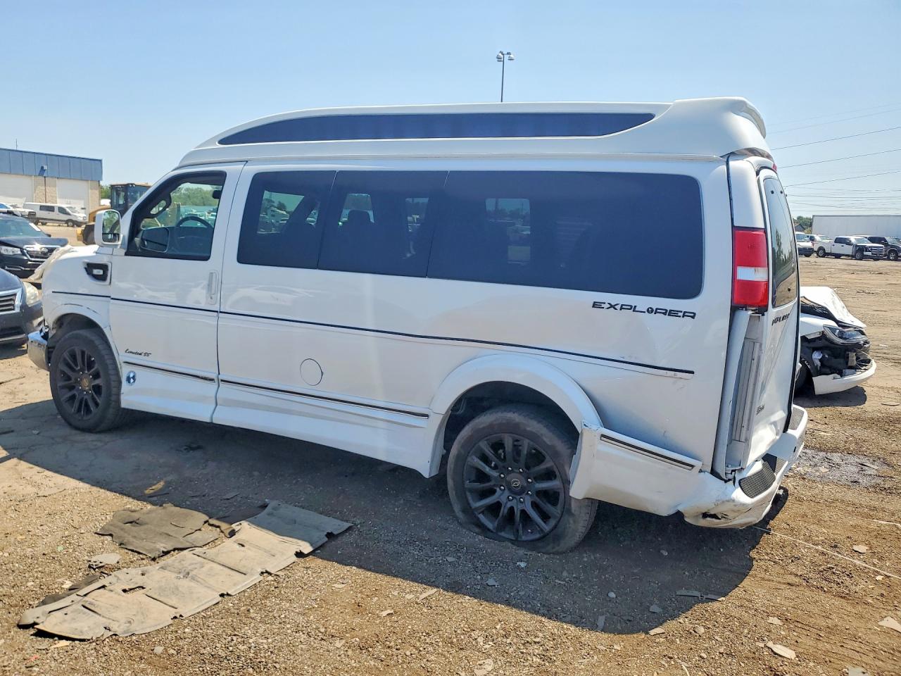 2022 CHEVROLET EXPRESS G2500 — снимка 2