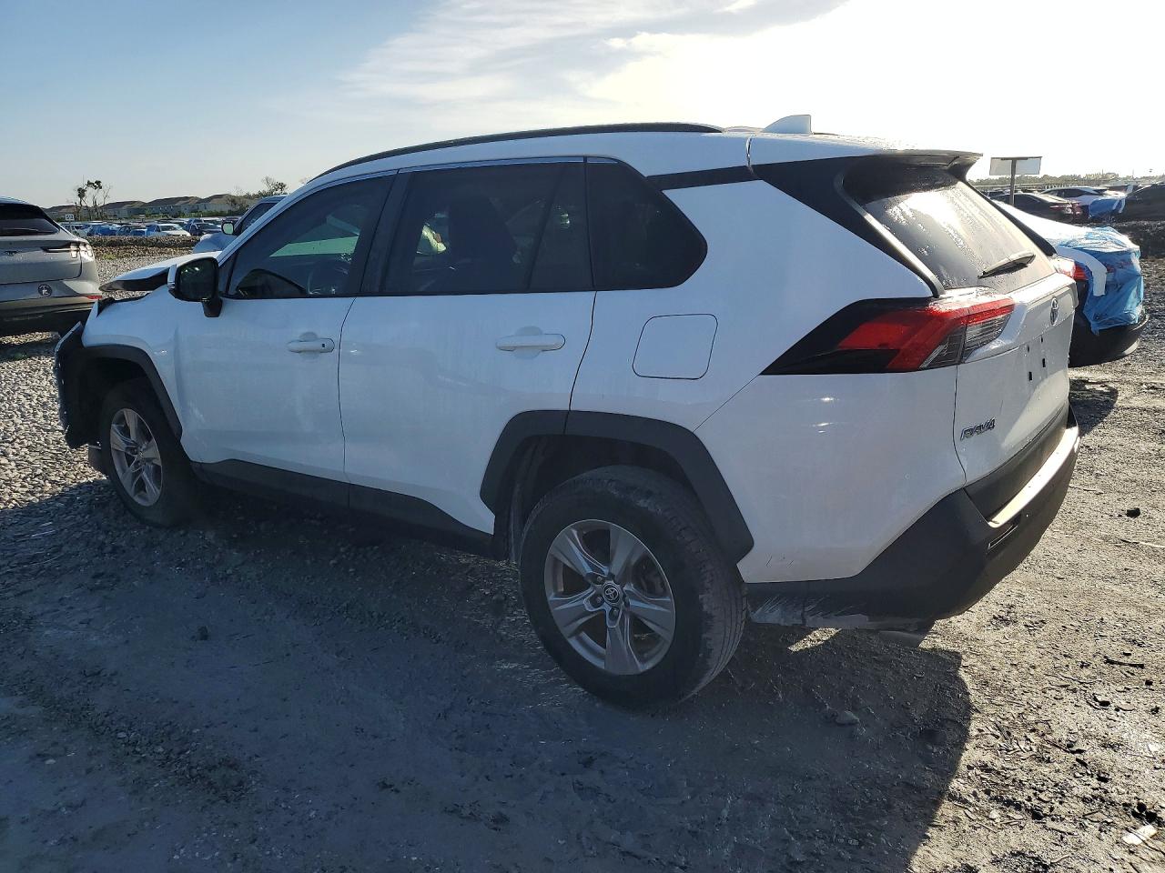 2022 TOYOTA RAV4 XLE — снимка 2