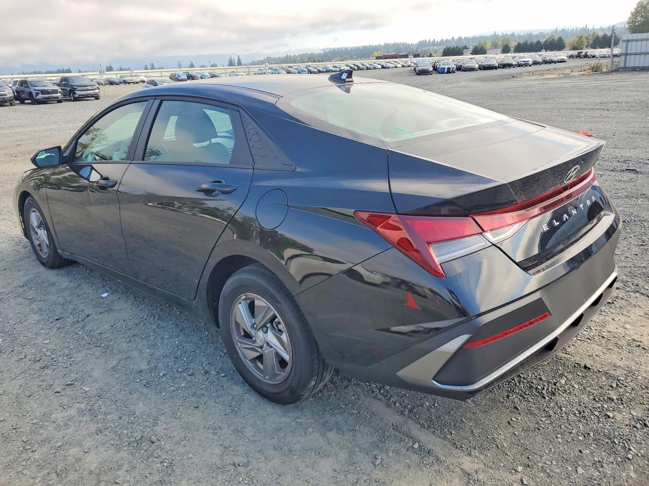 2025 HYUNDAI ELANTRA SE — снимка 2