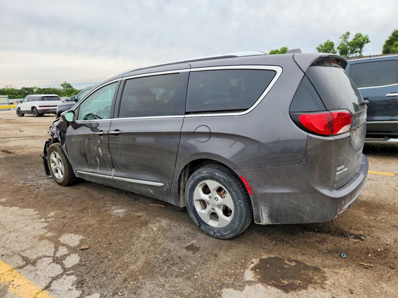 2017 CHRYSLER PACIFICA TOURING L PLUS — снимка 2