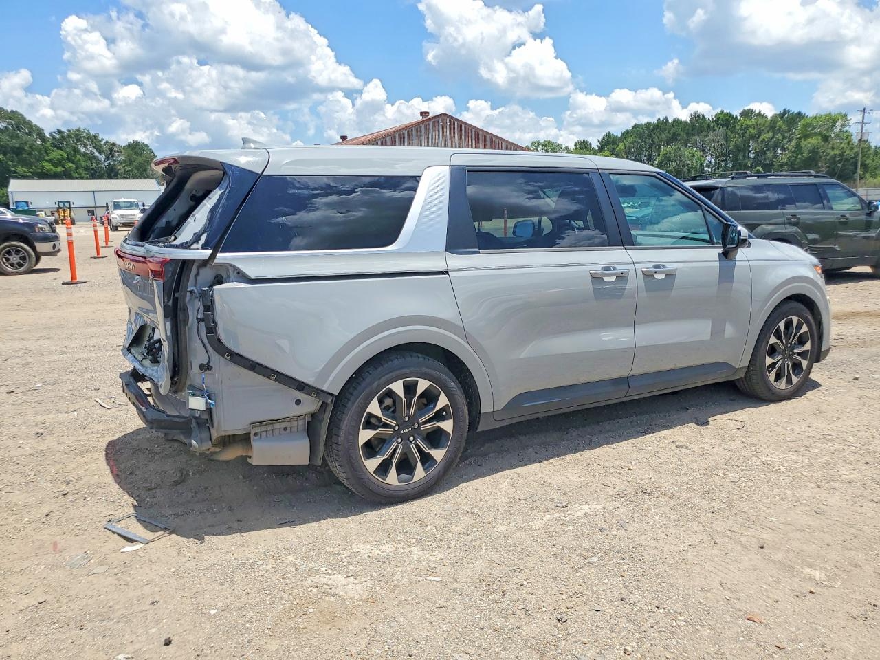 2024 KIA CARNIVAL EX — снимка 3