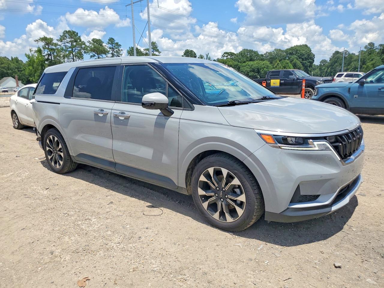 2024 KIA CARNIVAL EX — снимка 4