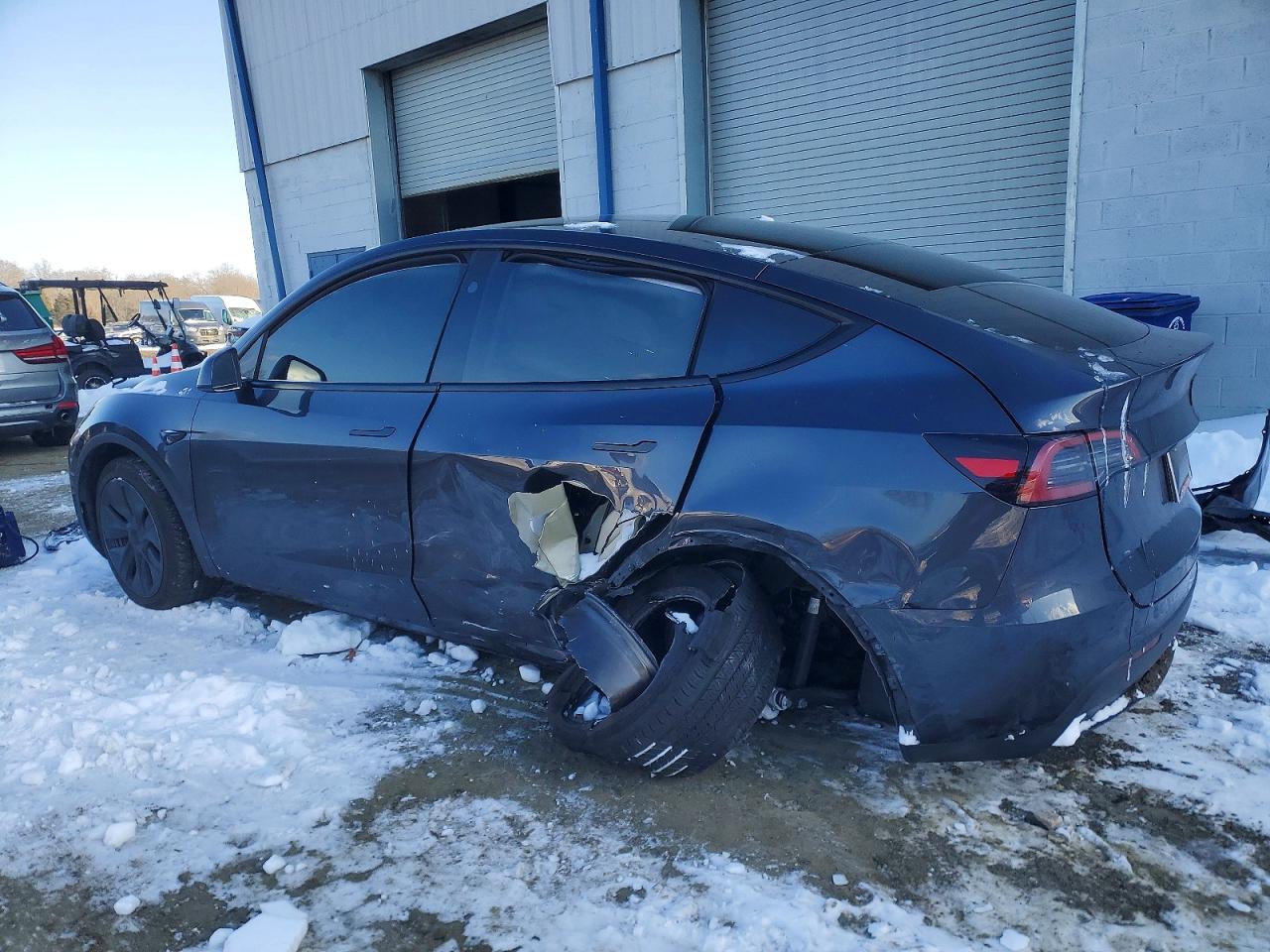 2025 TESLA MODEL Y — снимка 2