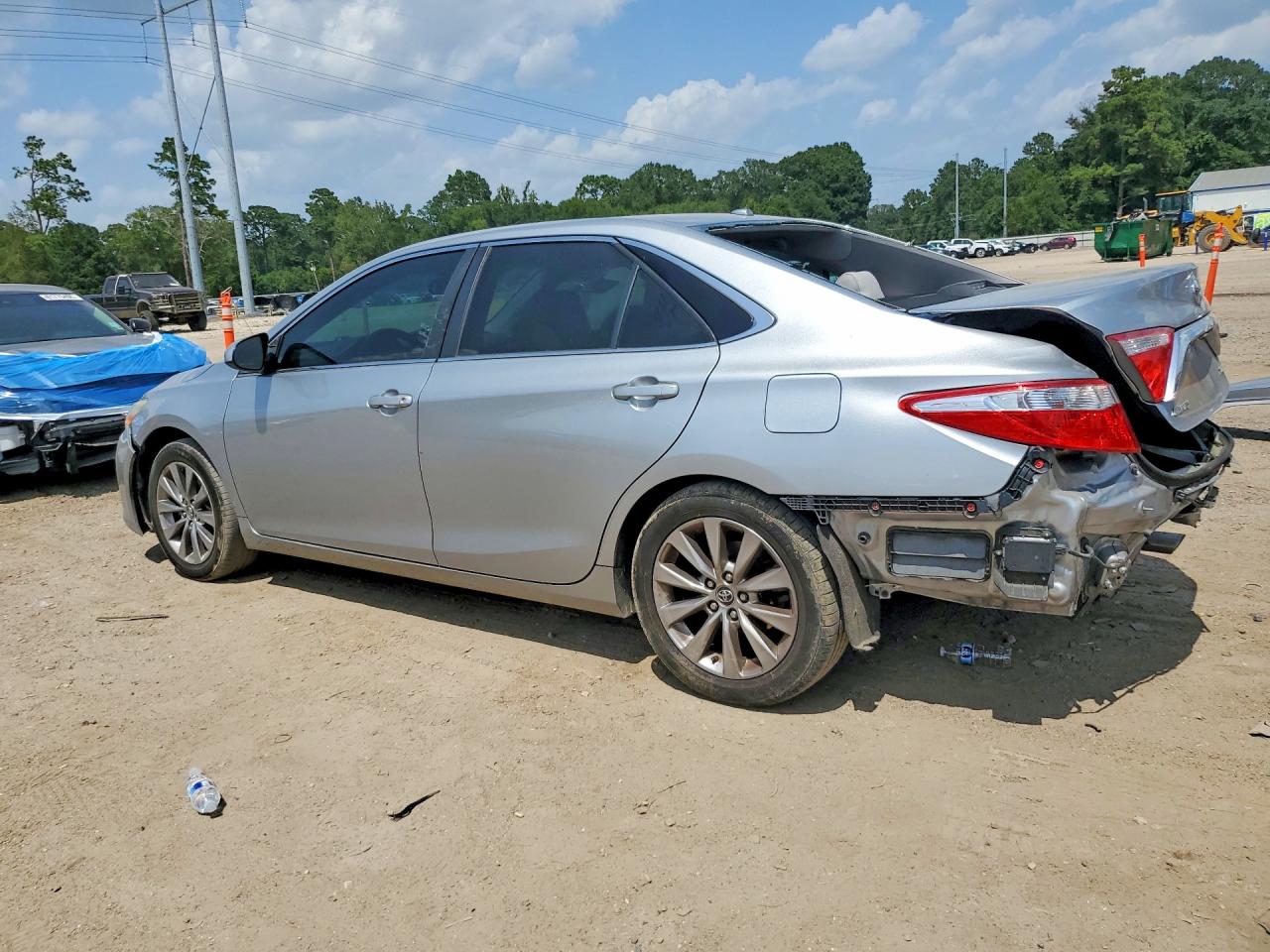 2015 TOYOTA CAMRY XLE — снимка 2