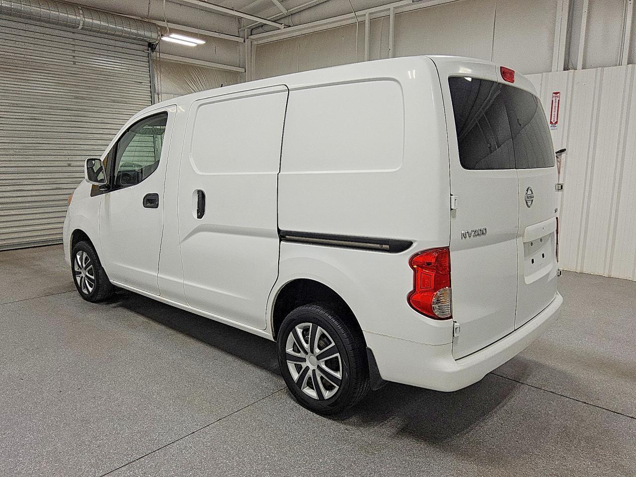 2017 NISSAN NV200 SV — снимка 2