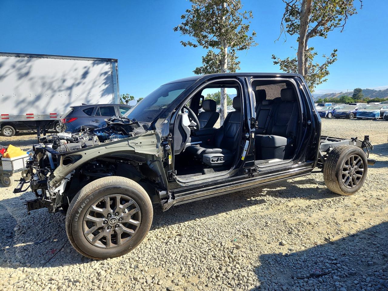 2025 TOYOTA TUNDRA PLATINUM