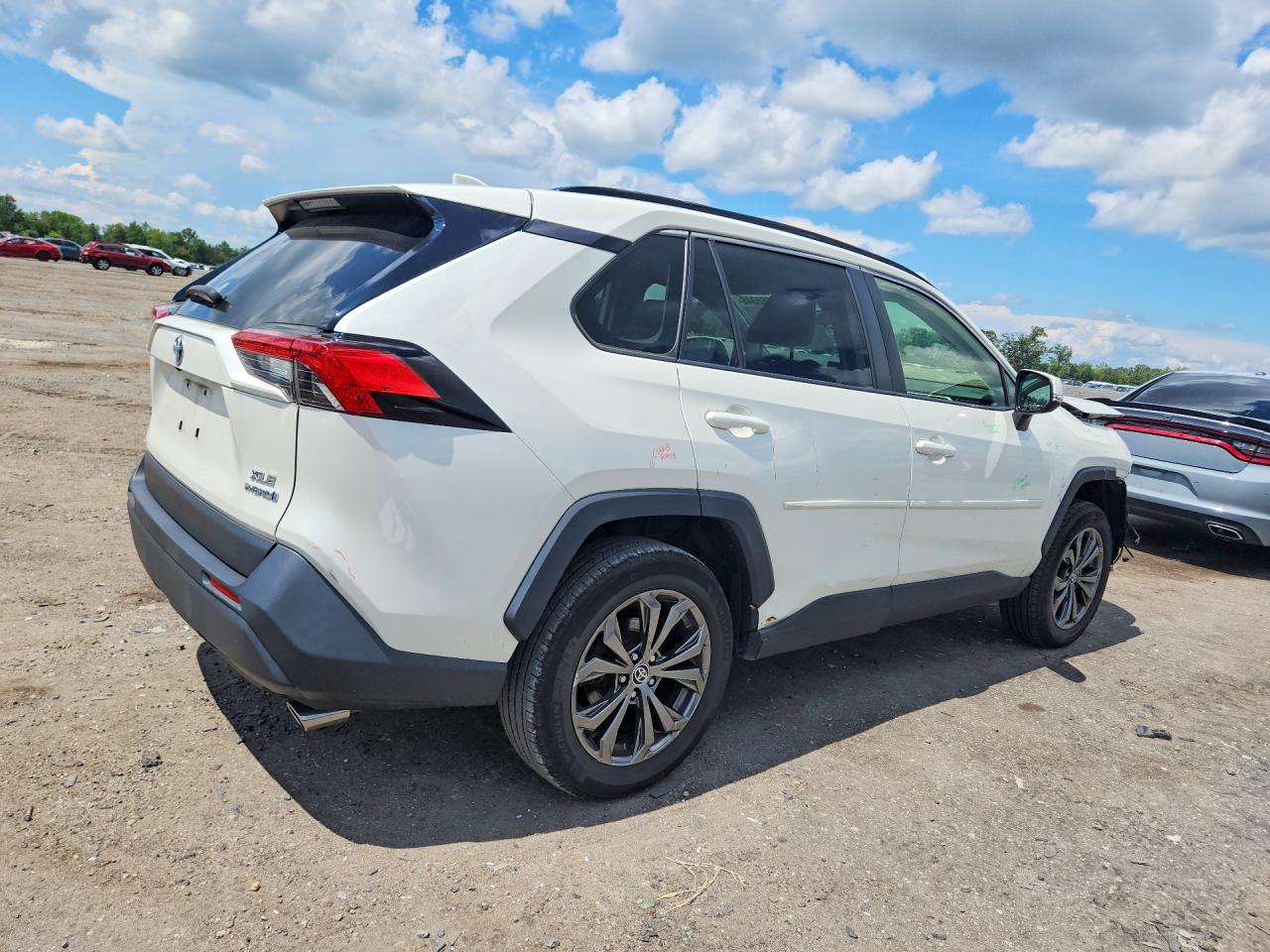 2022 TOYOTA RAV4 XLE PREMIUM — снимка 3
