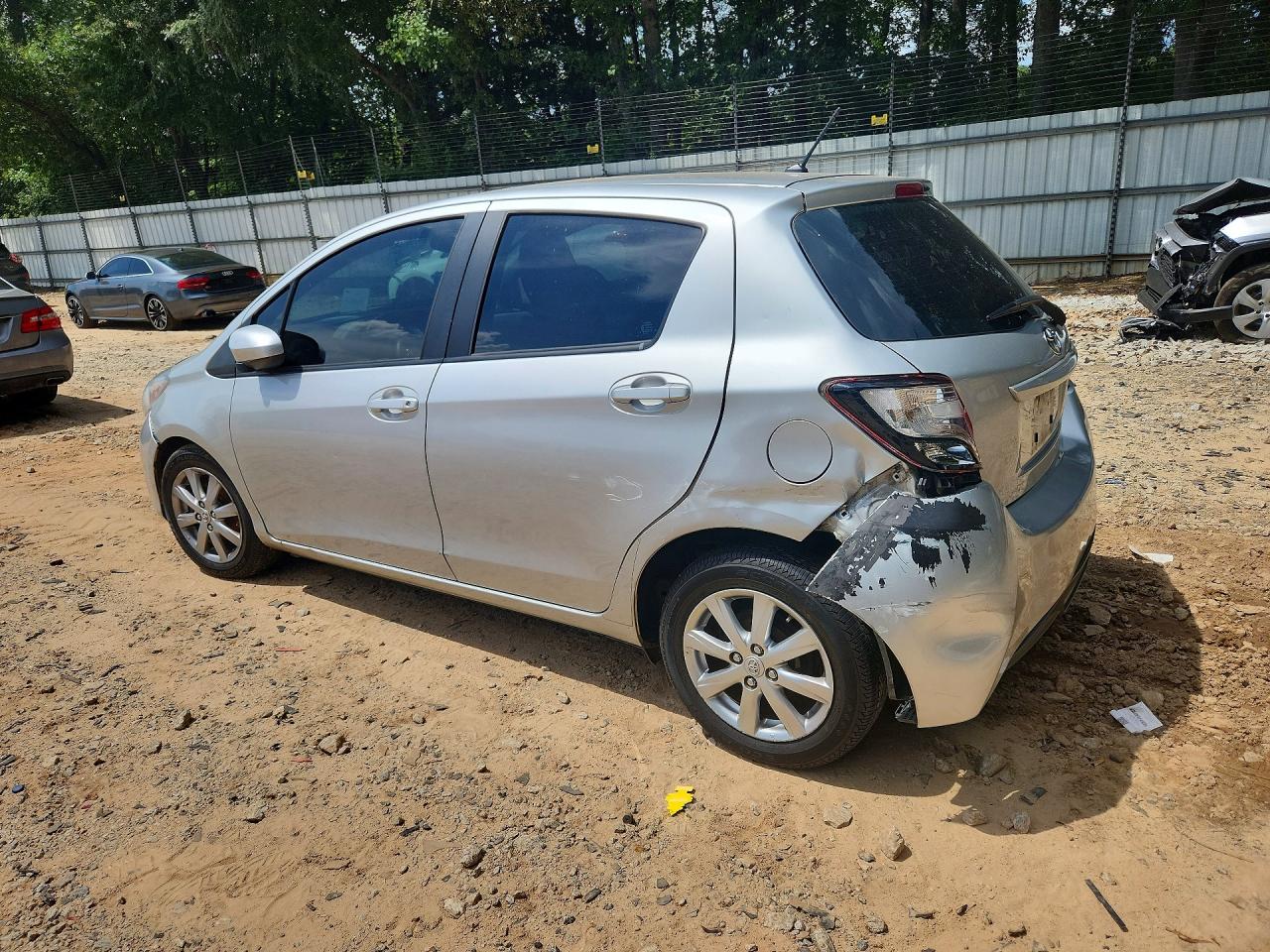 2015 TOYOTA YARIS 5-DOOR LE — снимка 2