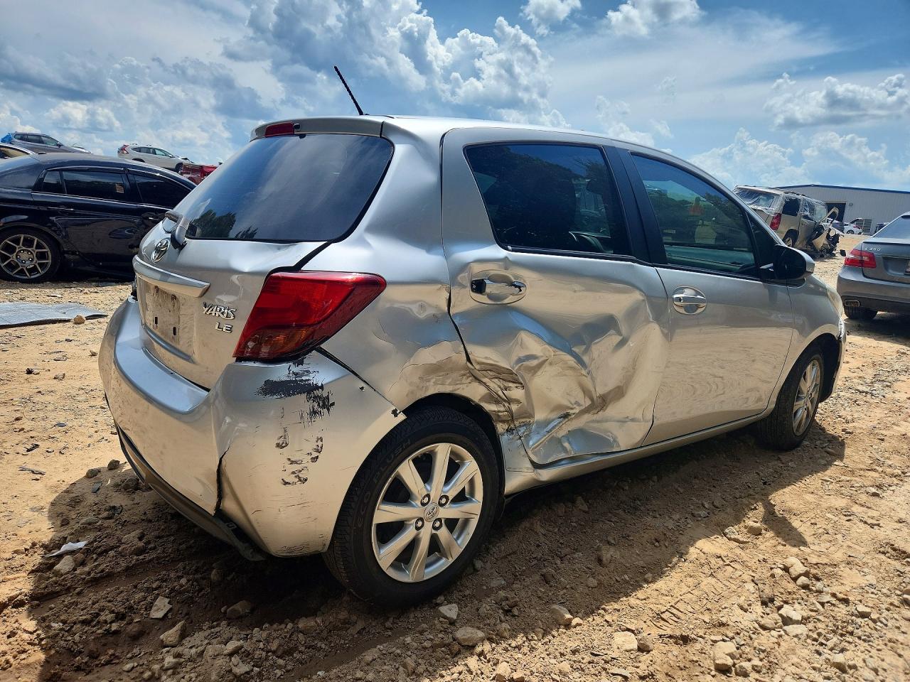 2015 TOYOTA YARIS 5-DOOR LE — снимка 3