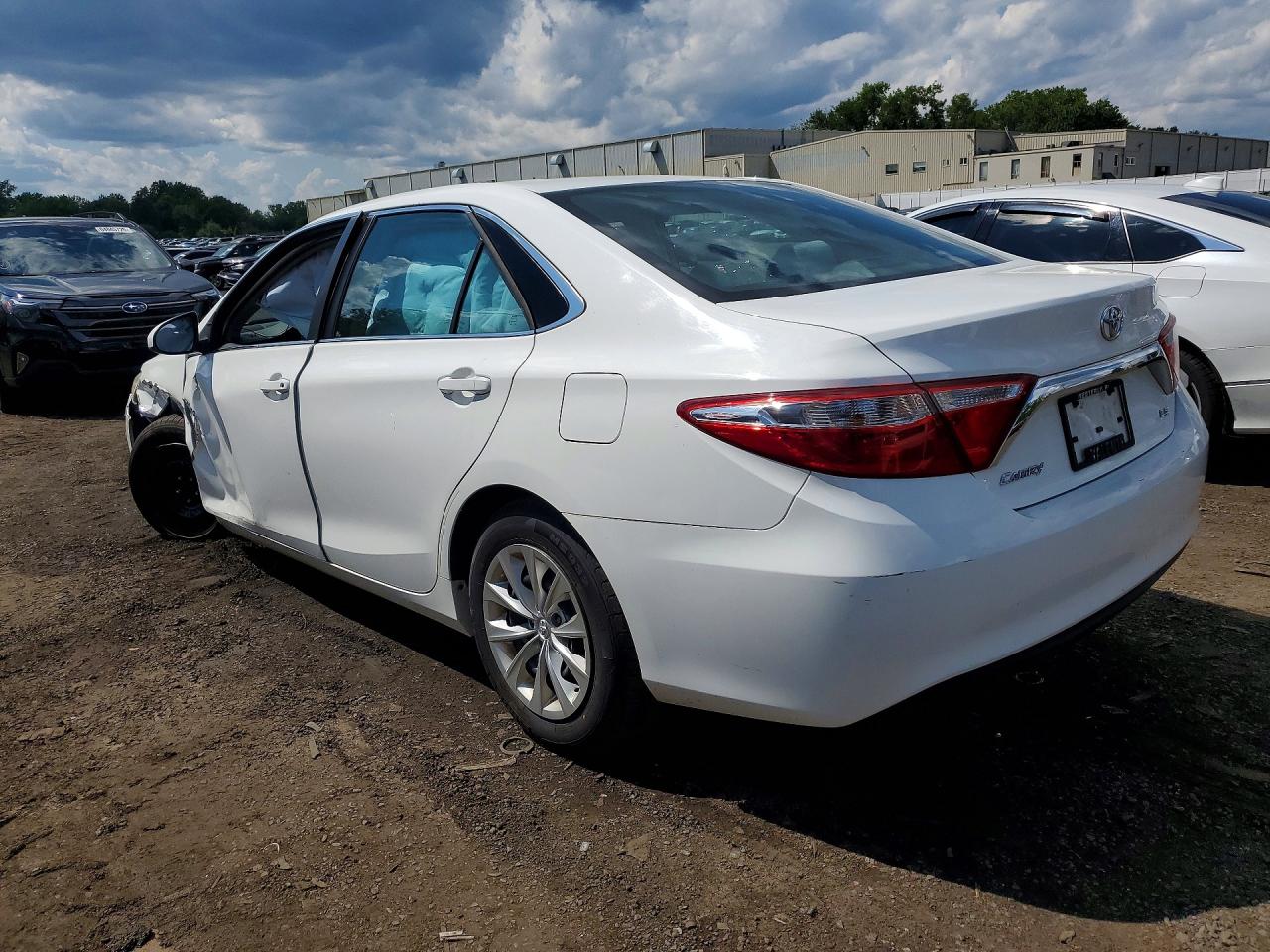 2015 TOYOTA CAMRY LE — снимка 2