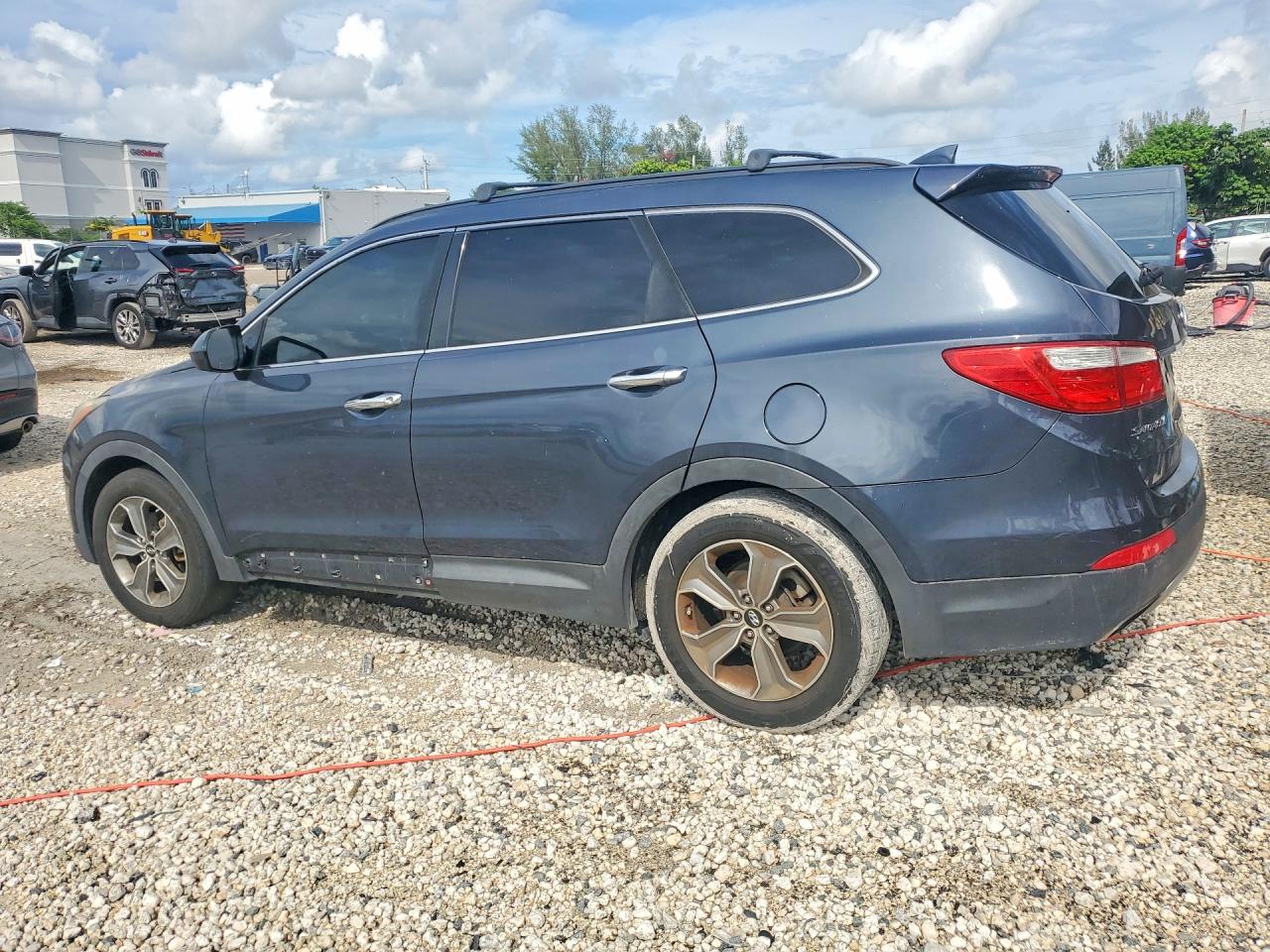 2015 HYUNDAI SANTA FE GLS — photo 2